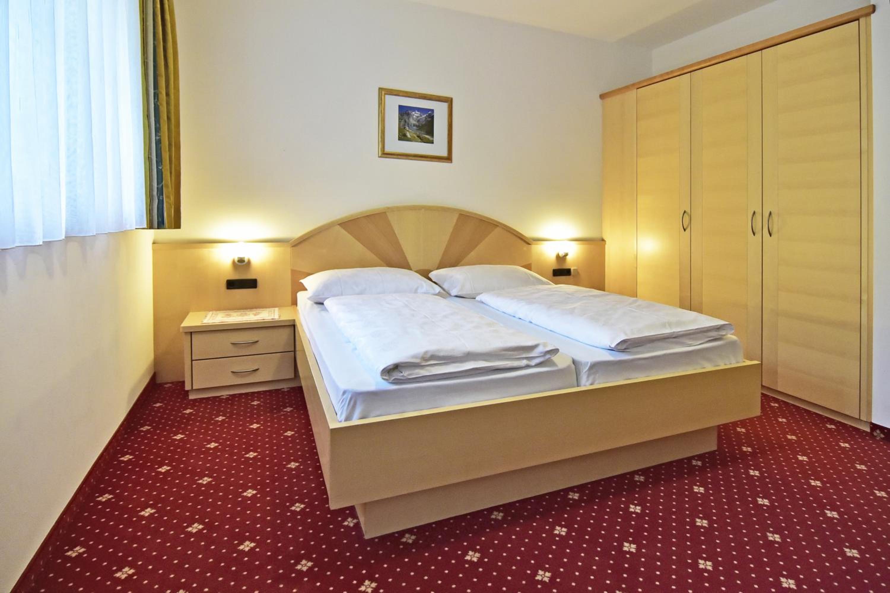 Large Double Room photo 1