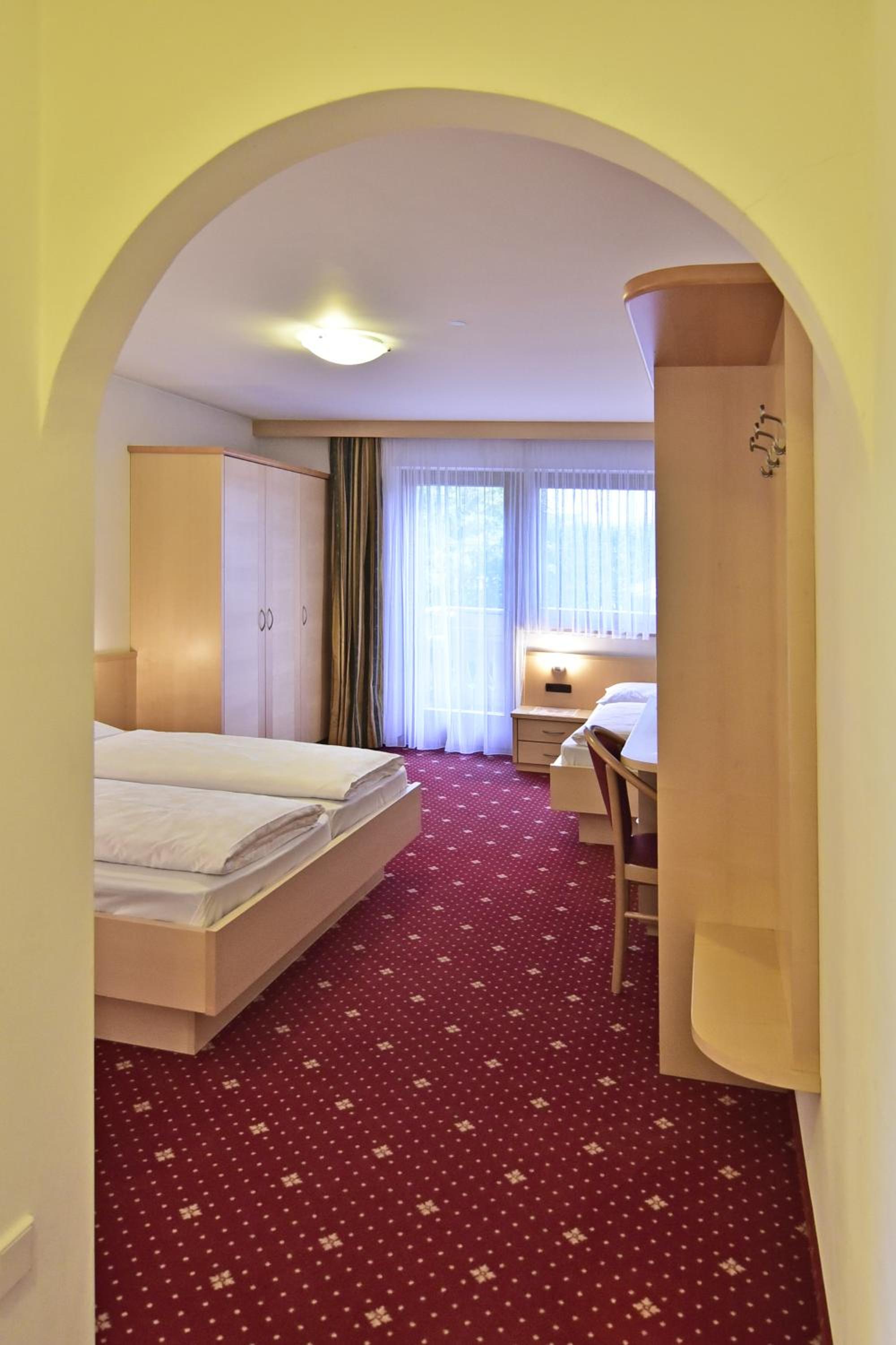 Twin Room with Balcony photo 2