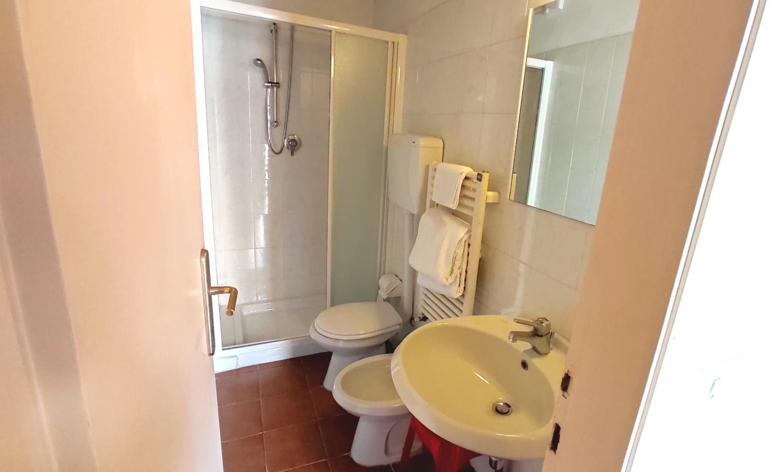 Economy Double Room with Terrace and Garden View photo 2