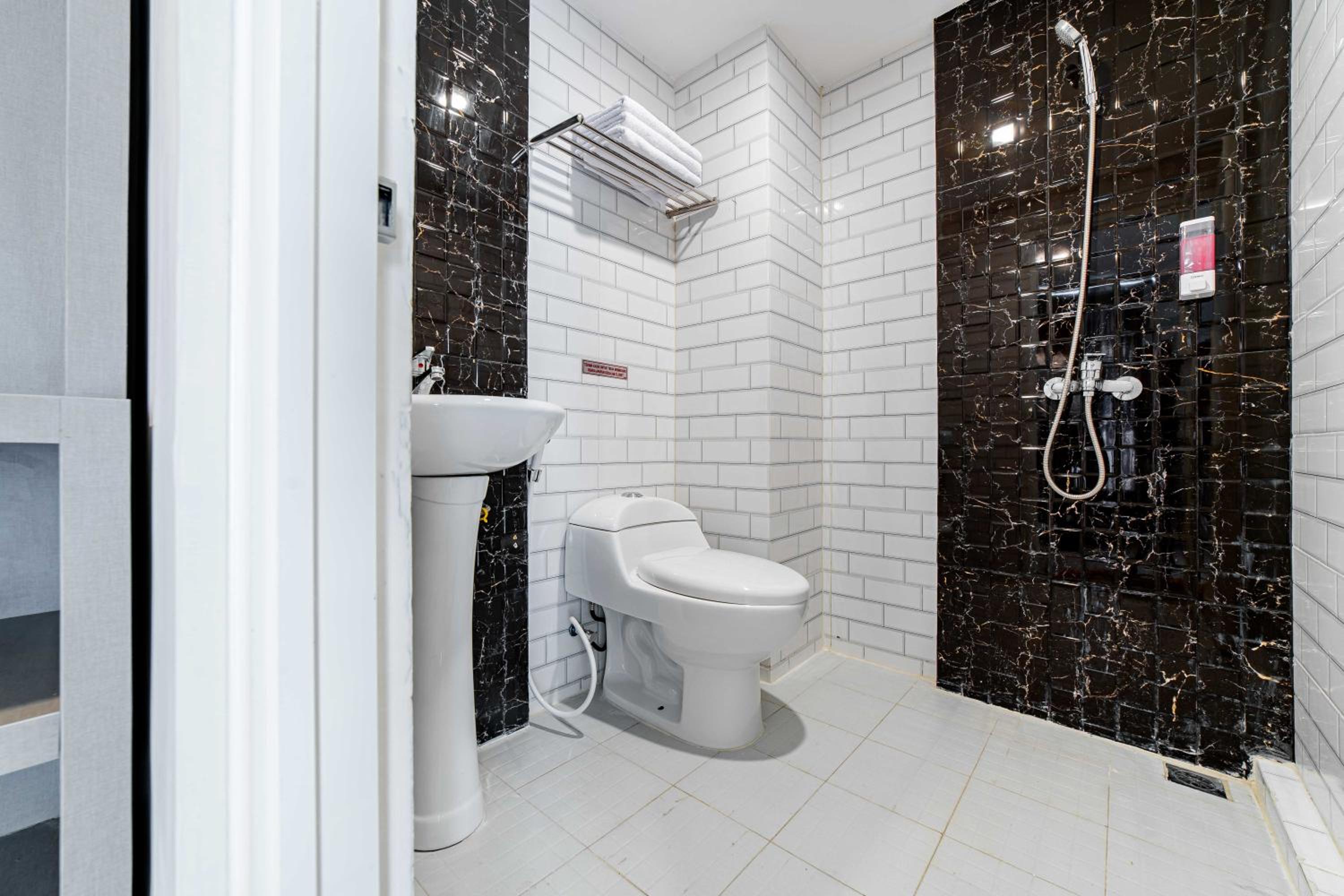 Suite - Photo 2