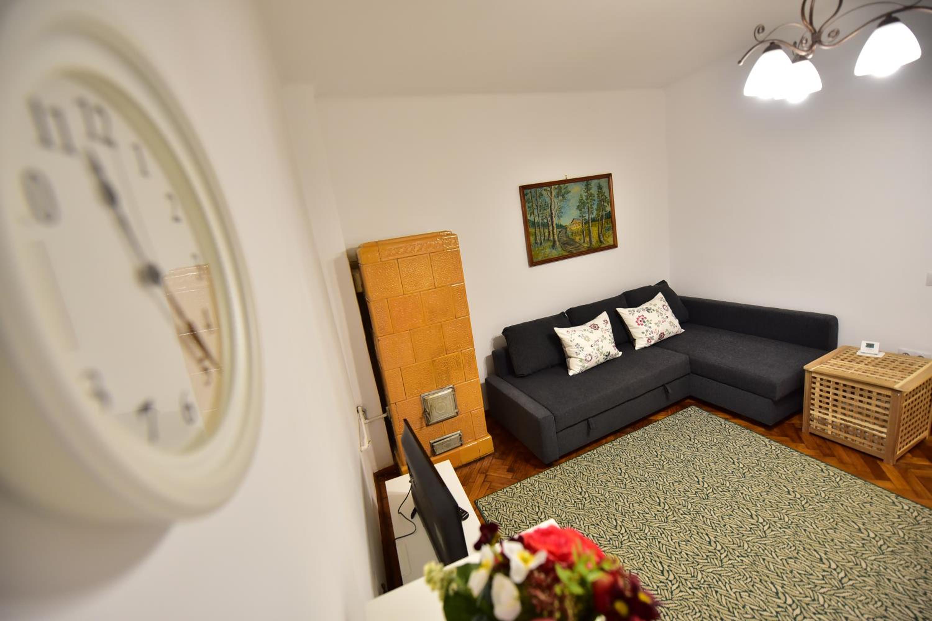 One-Bedroom House - Photo 20