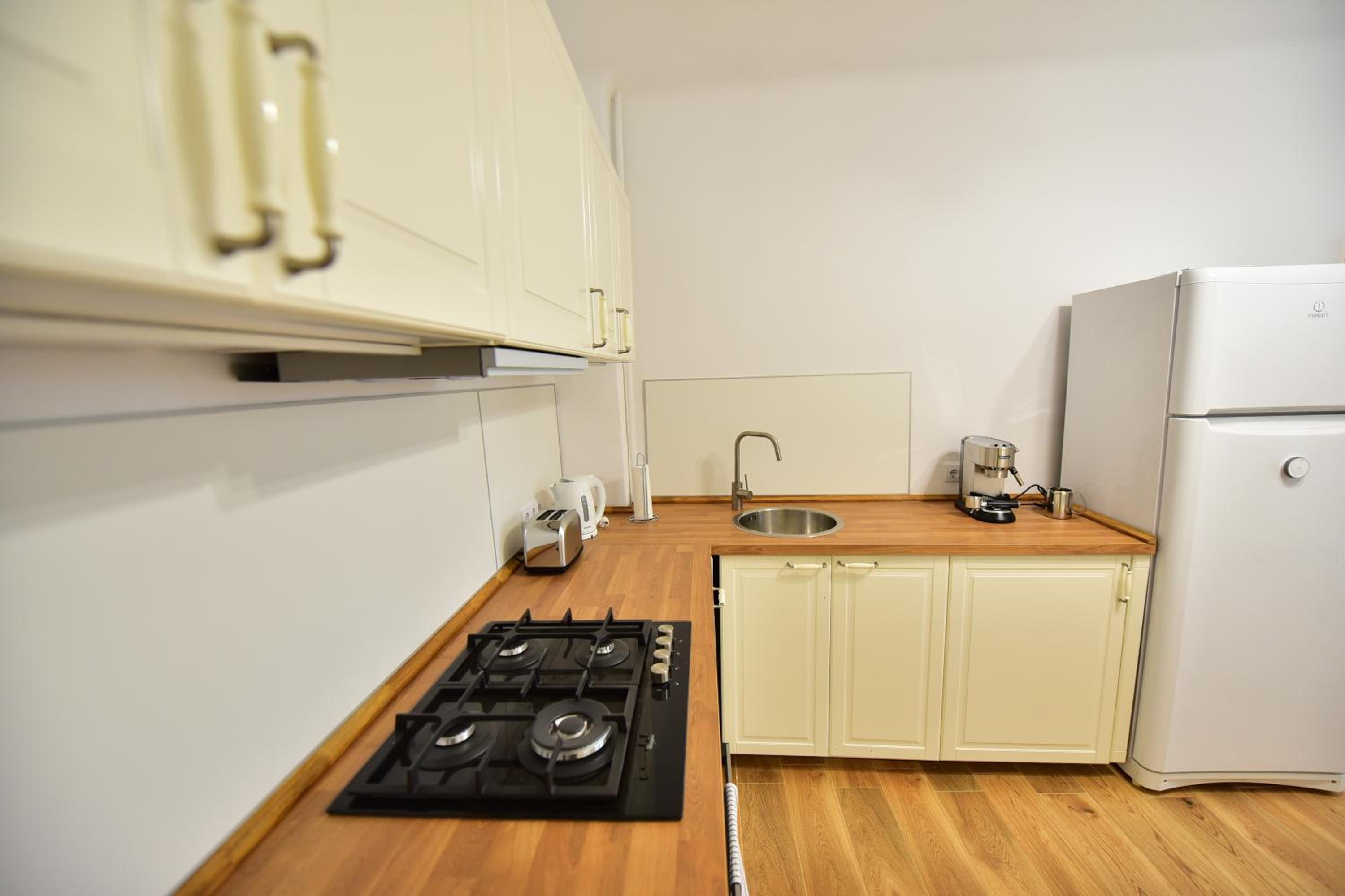 One-Bedroom House - Photo 24