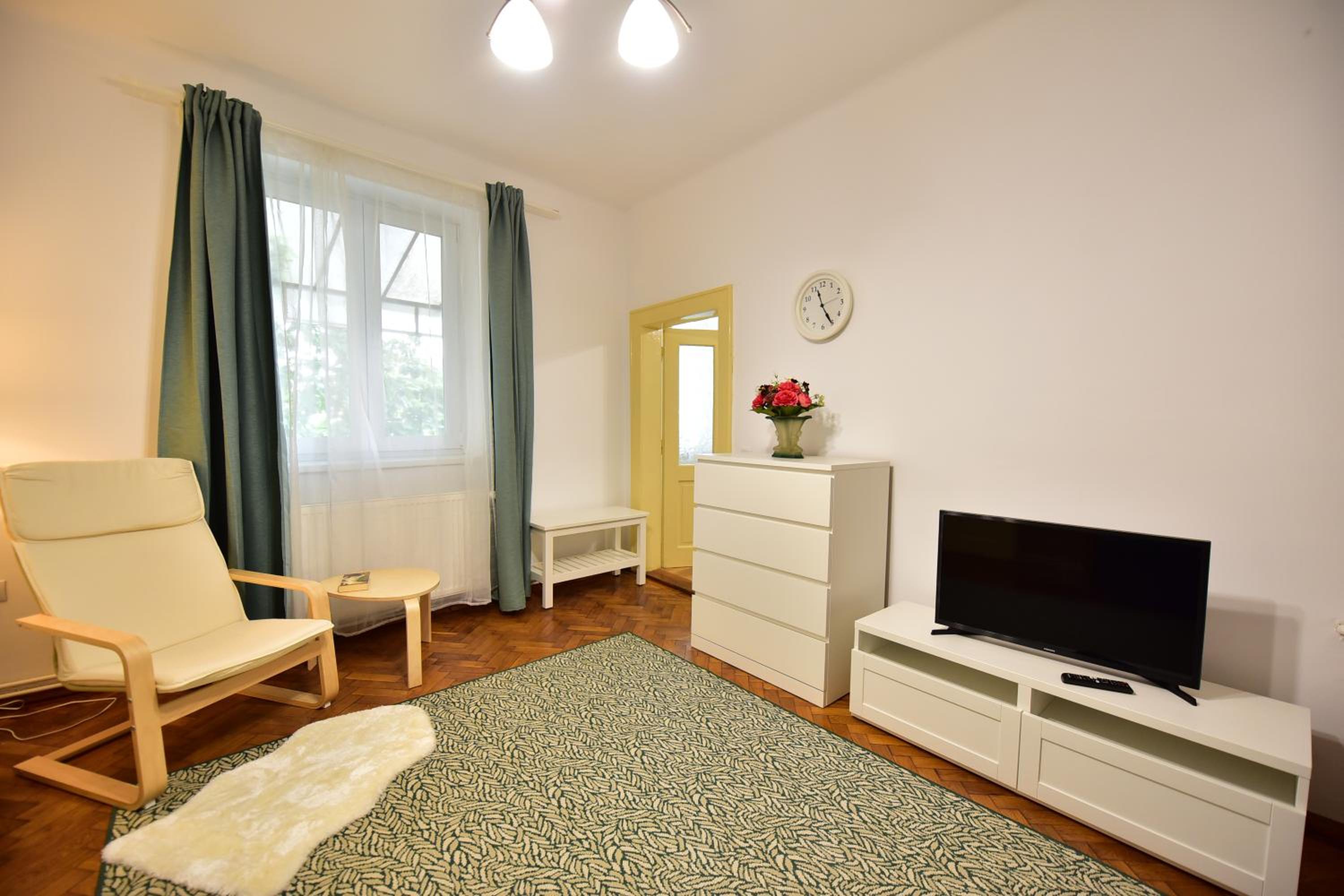 One-Bedroom House - Photo 25