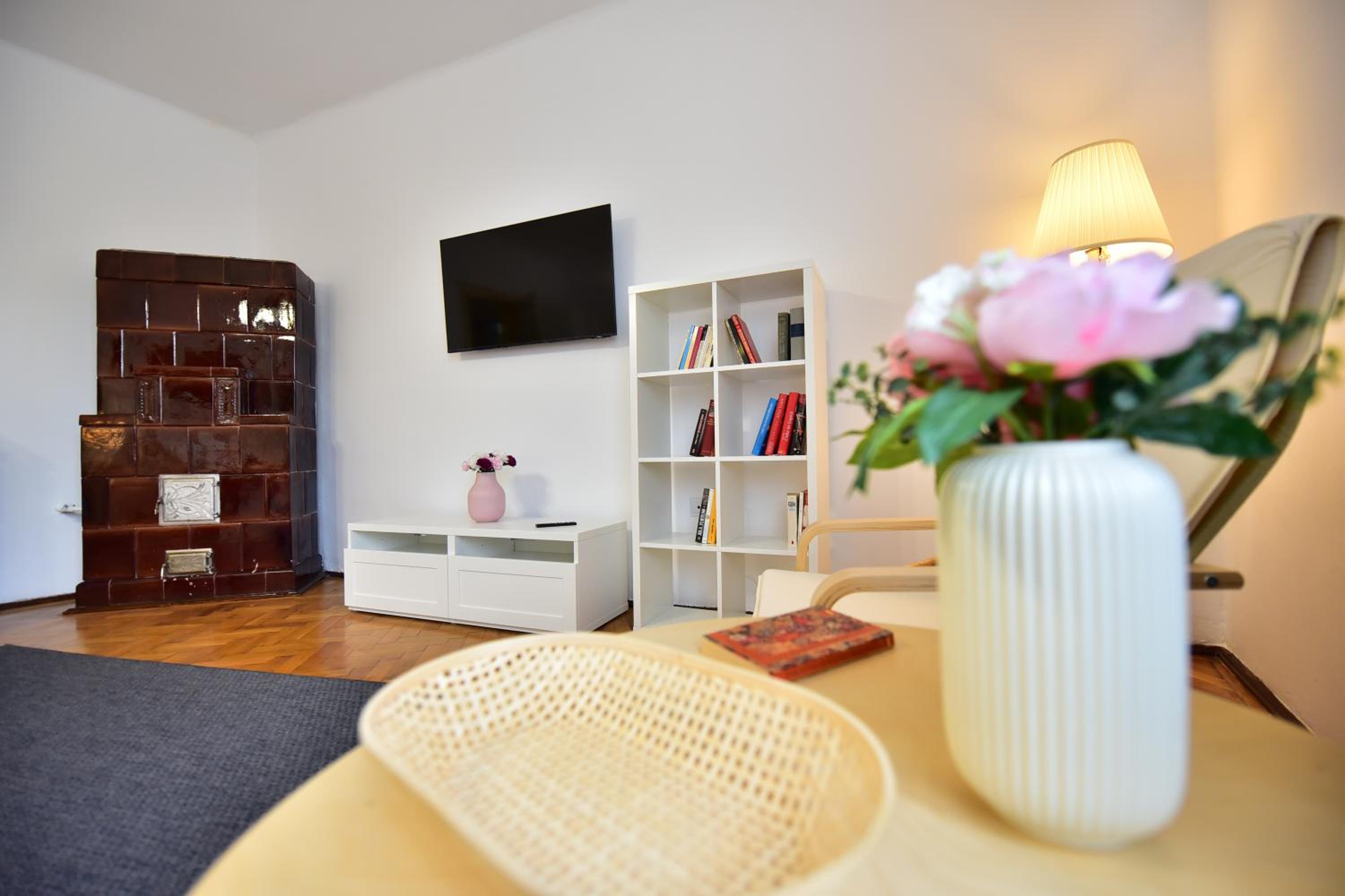 One-Bedroom House - Photo 27