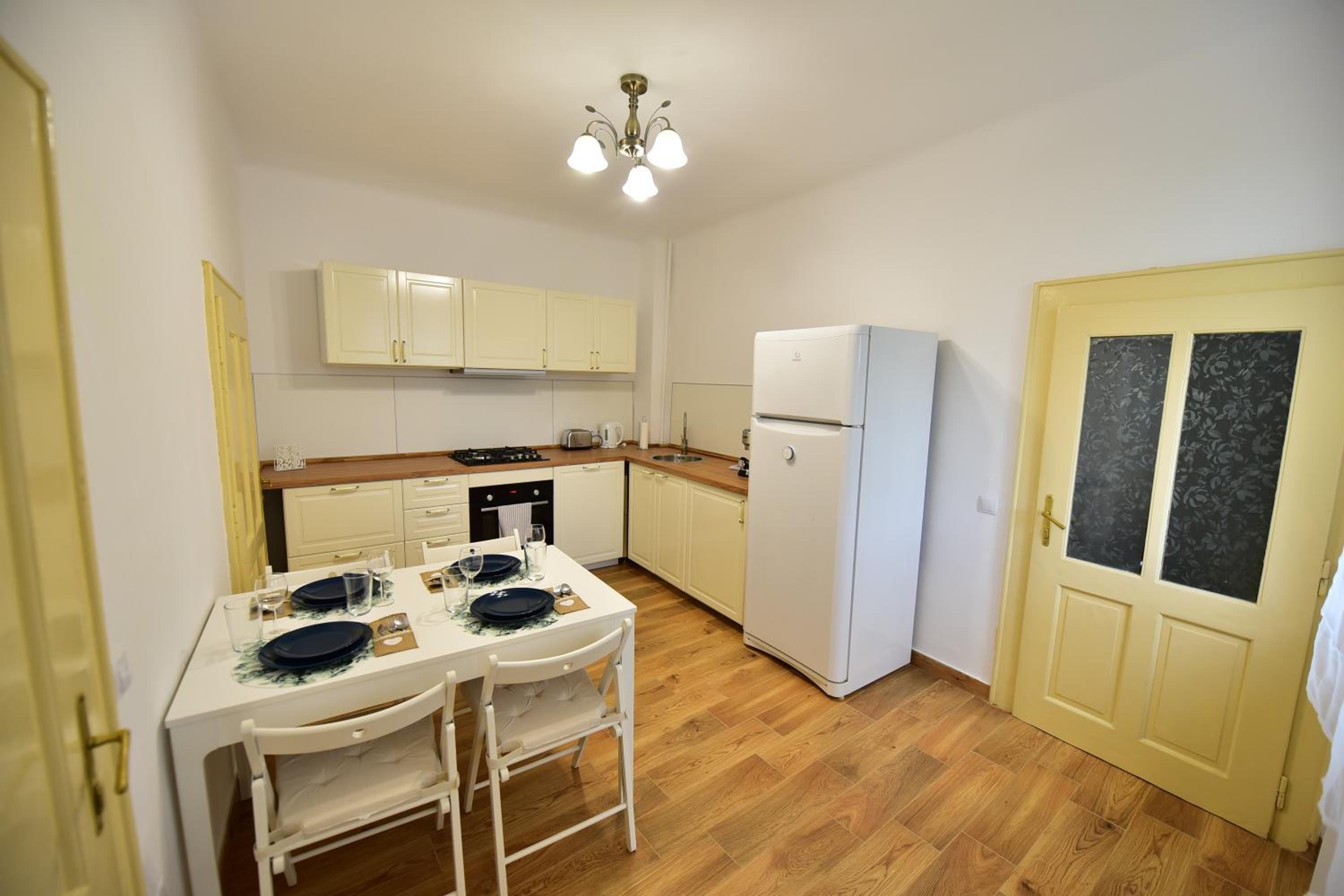 One-Bedroom House - Photo 32