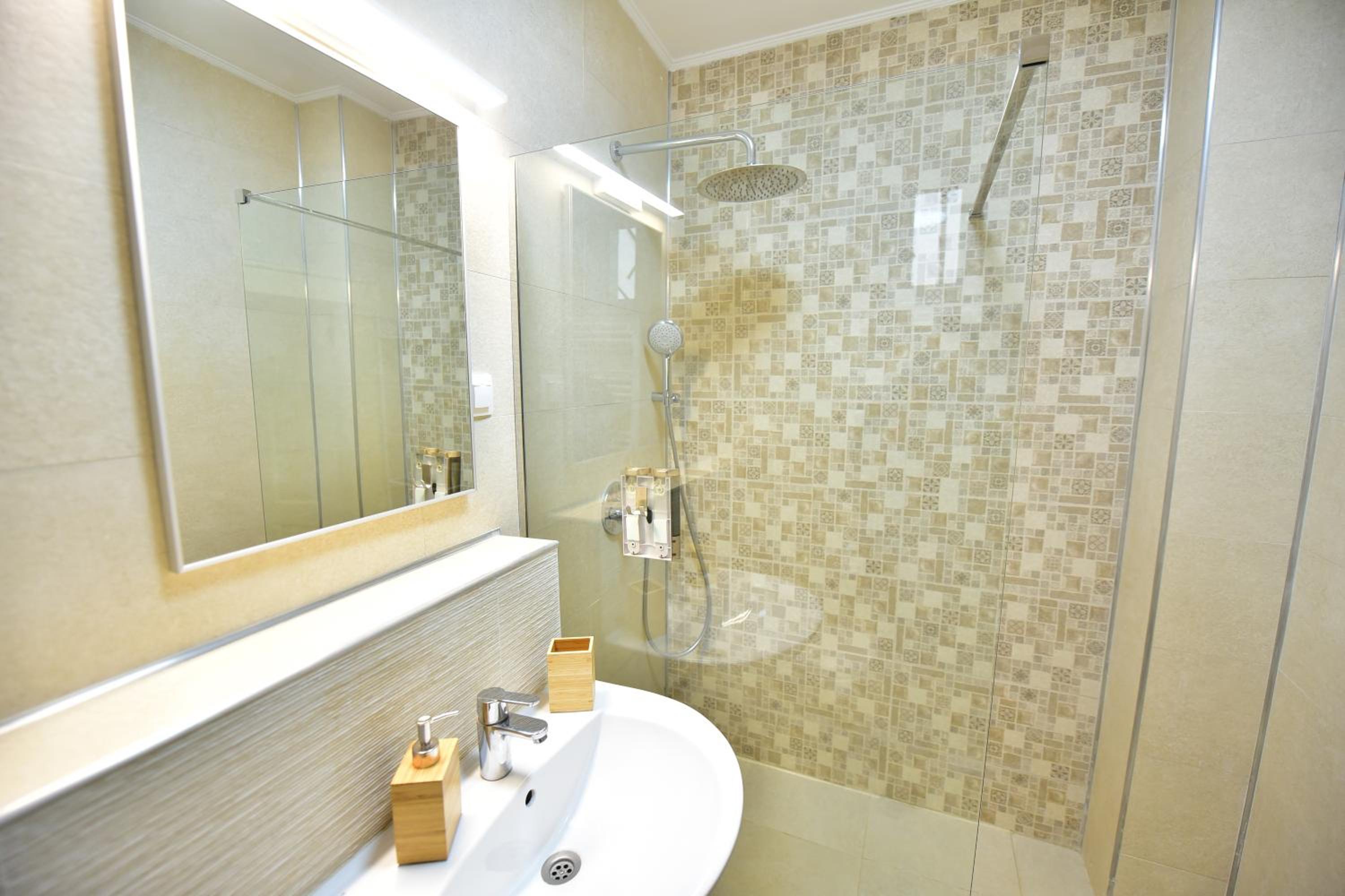 One-Bedroom House - Photo 33
