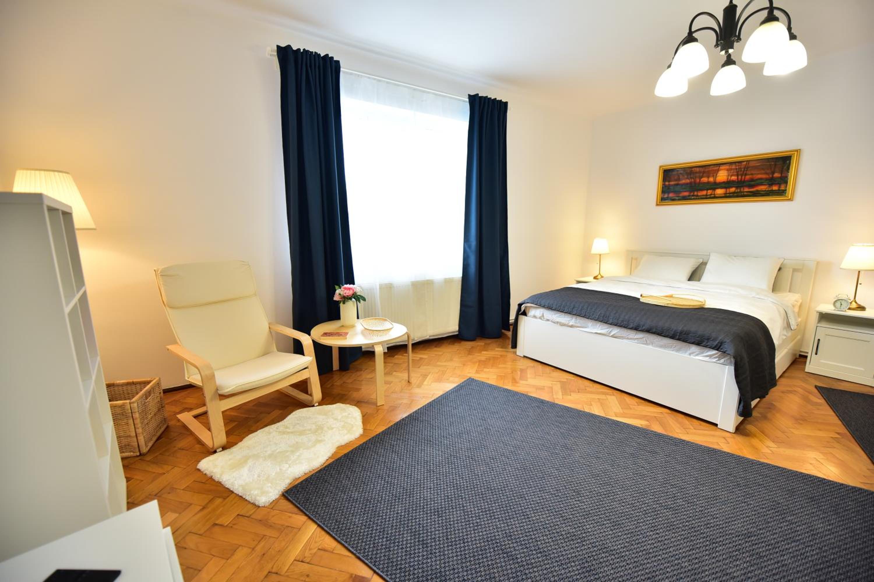 One-Bedroom House - Photo 2