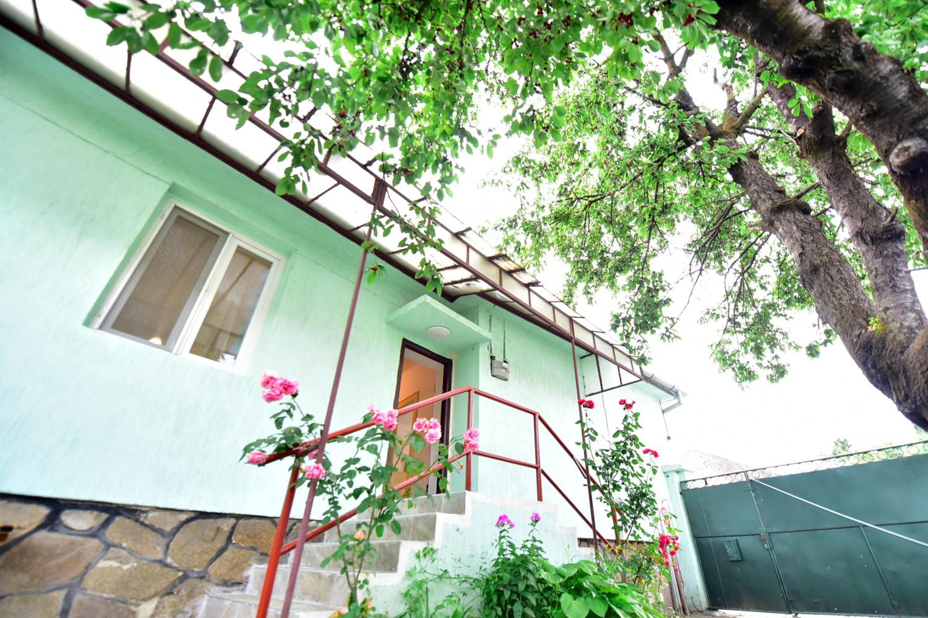 One-Bedroom House - Photo 4