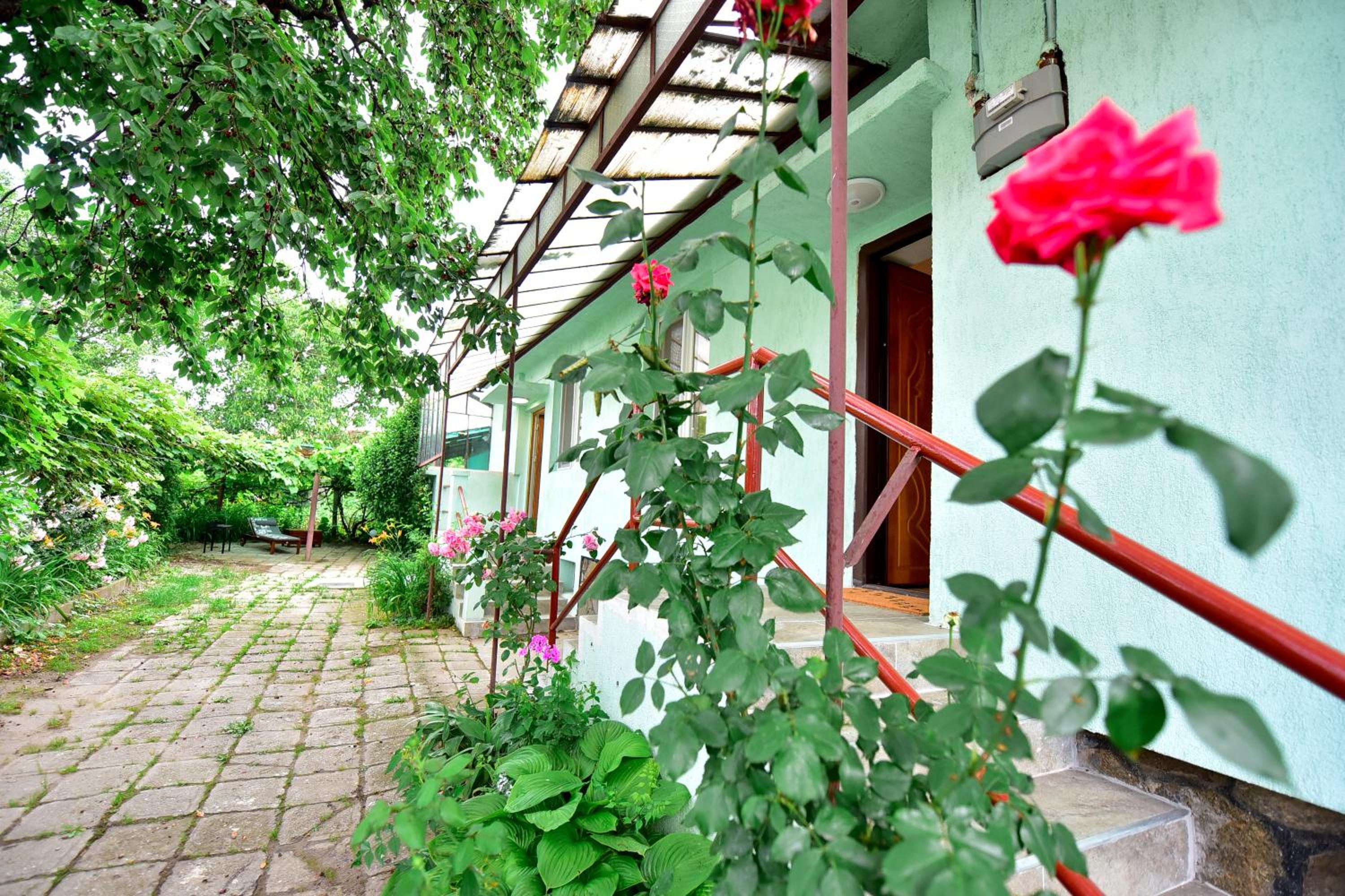 One-Bedroom House - Photo 7