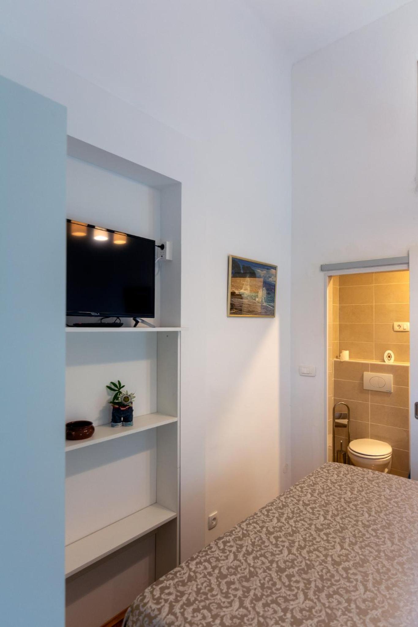 Double Room - Photo 3