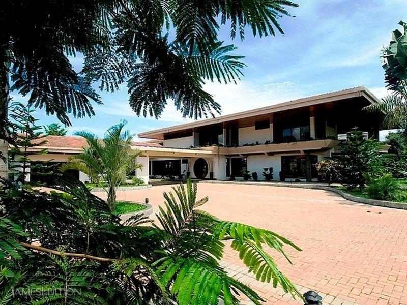Villa photo 2