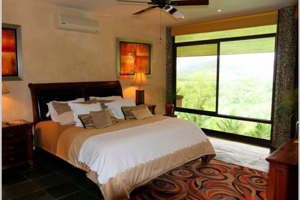 Villa photo 1