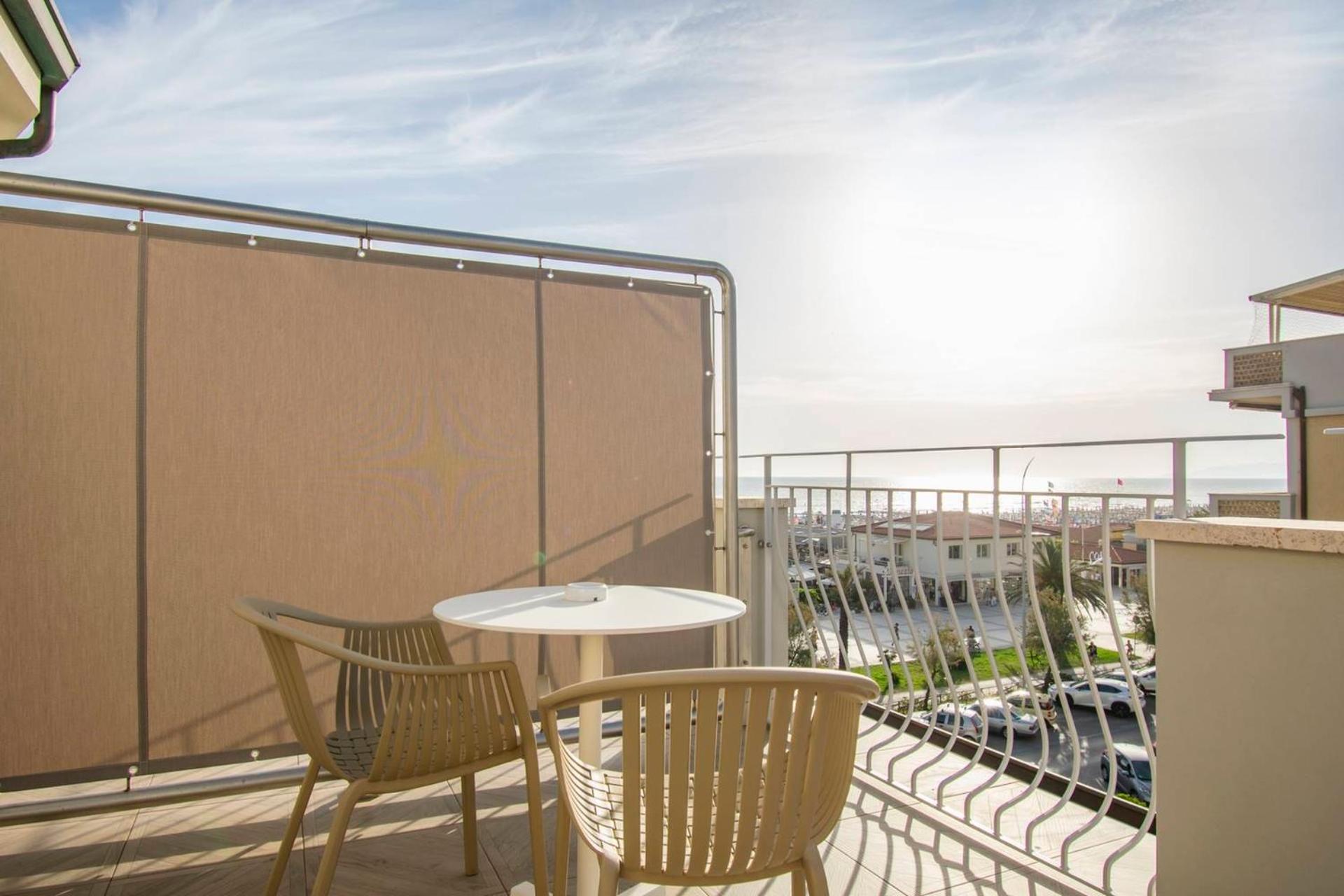 Deluxe Double Room with Balcony and Sea View - Photo 3
