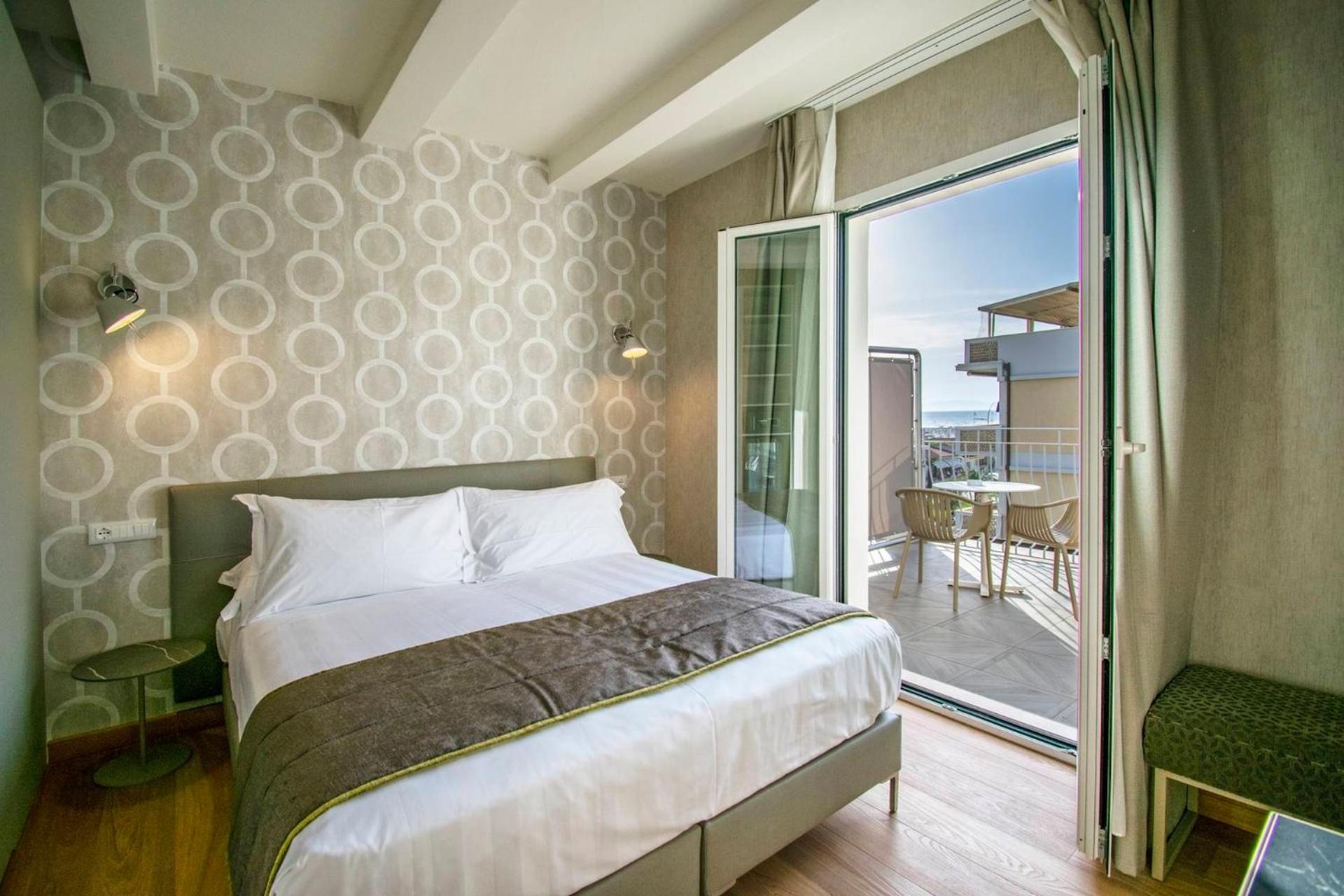 Deluxe Double Room with Balcony and Sea View - Photo 1