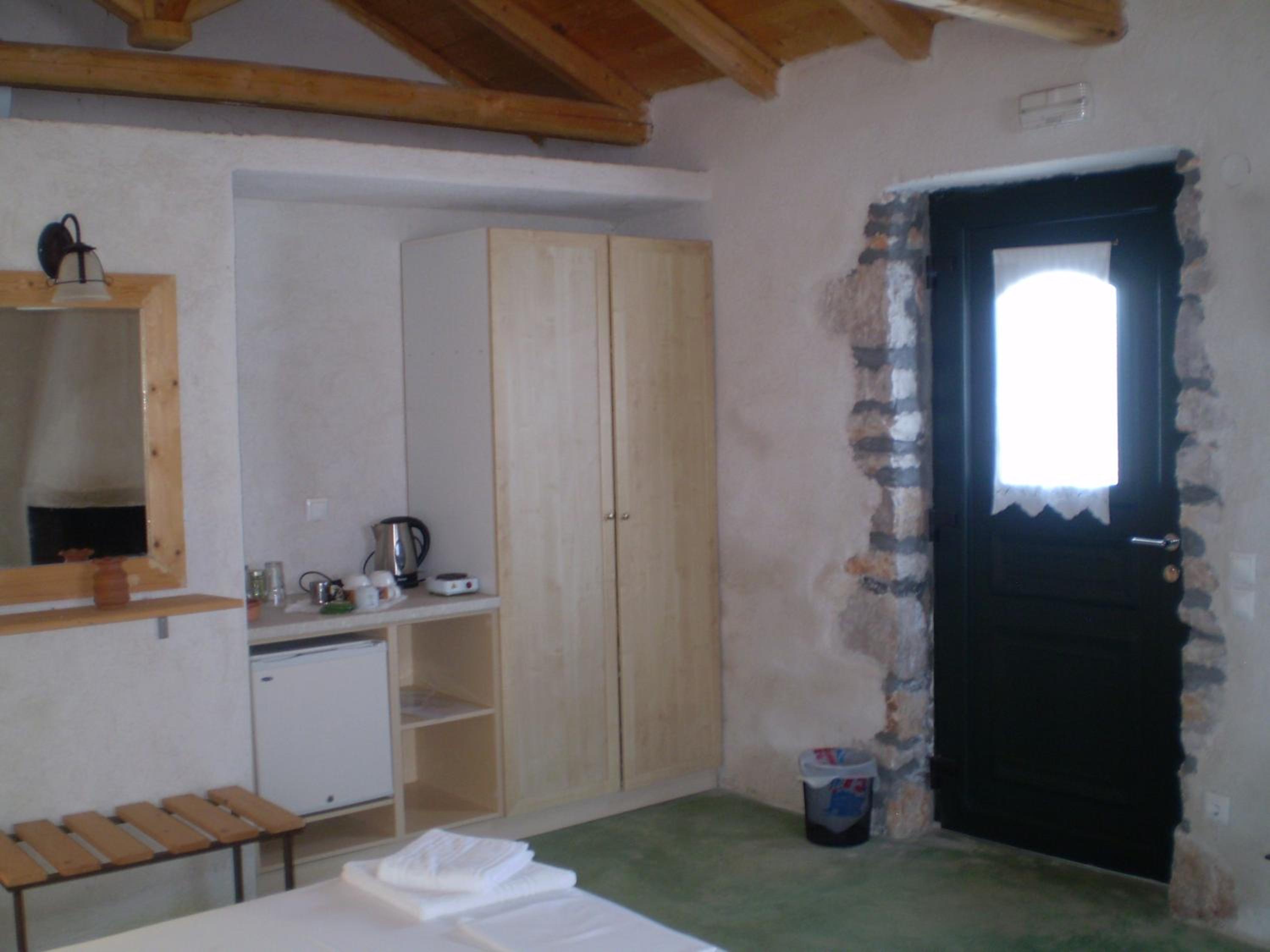 Deluxe King Room - Photo 4