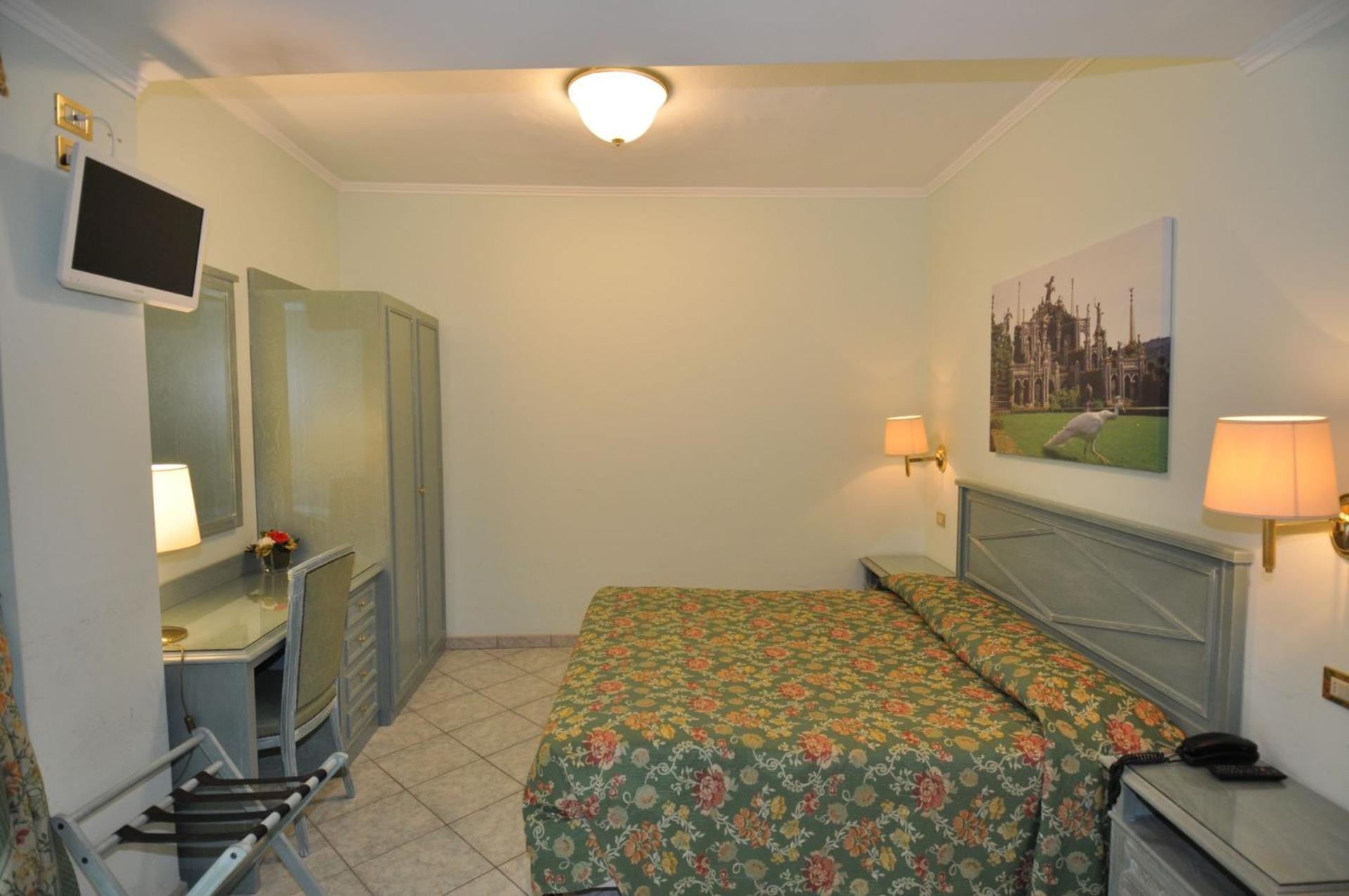 Double or Twin Room - Photo 6