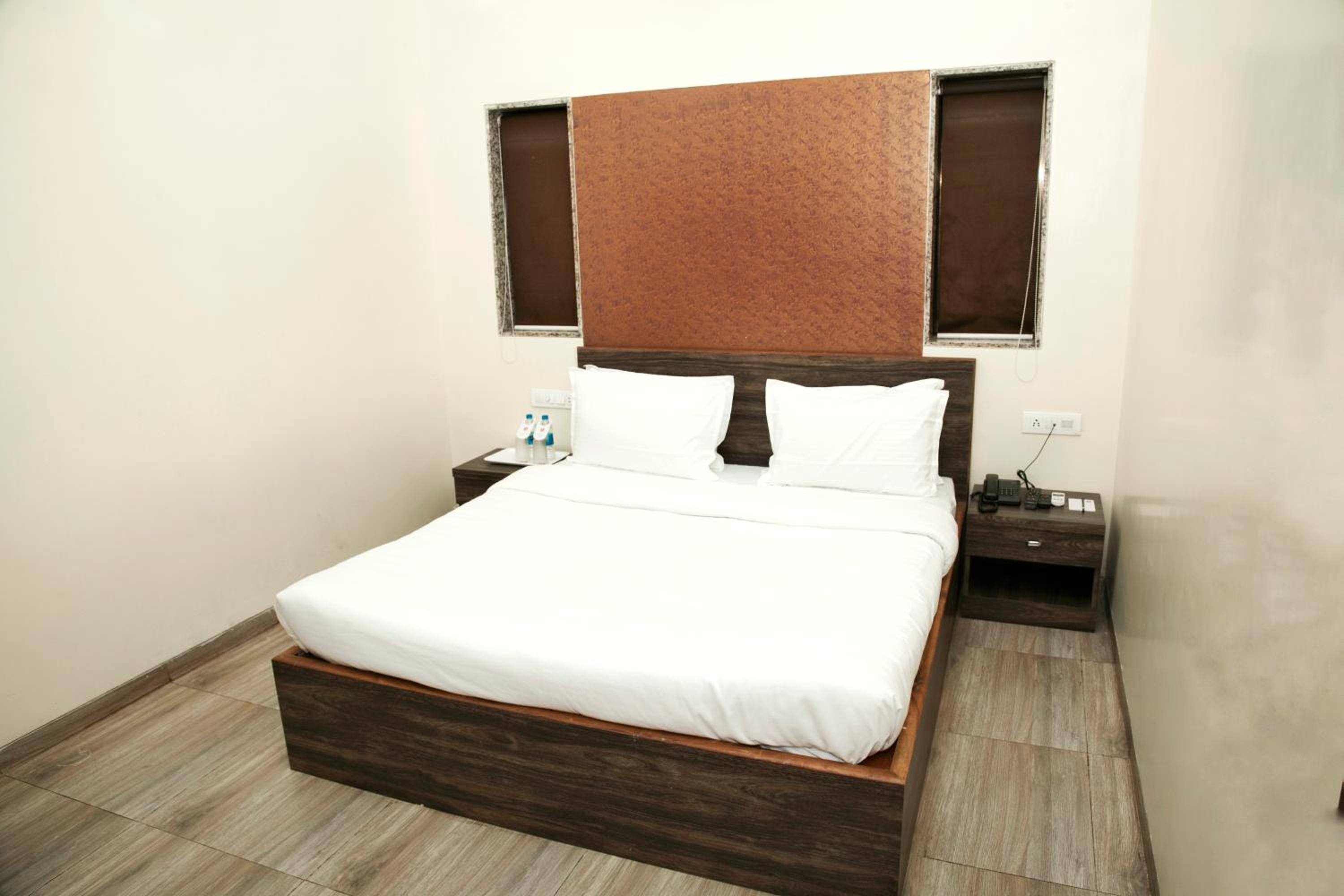 Standard Double Room With Fan photo 2