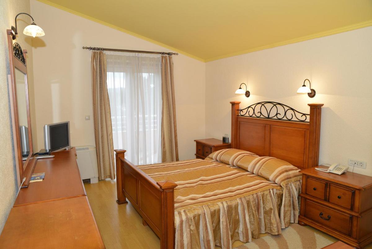 Deluxe Double Room with Balcony photo 1