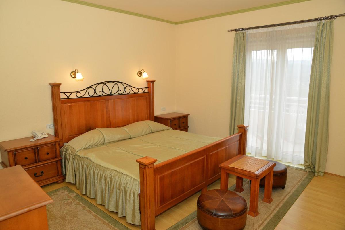Deluxe Double Room with Balcony photo 3