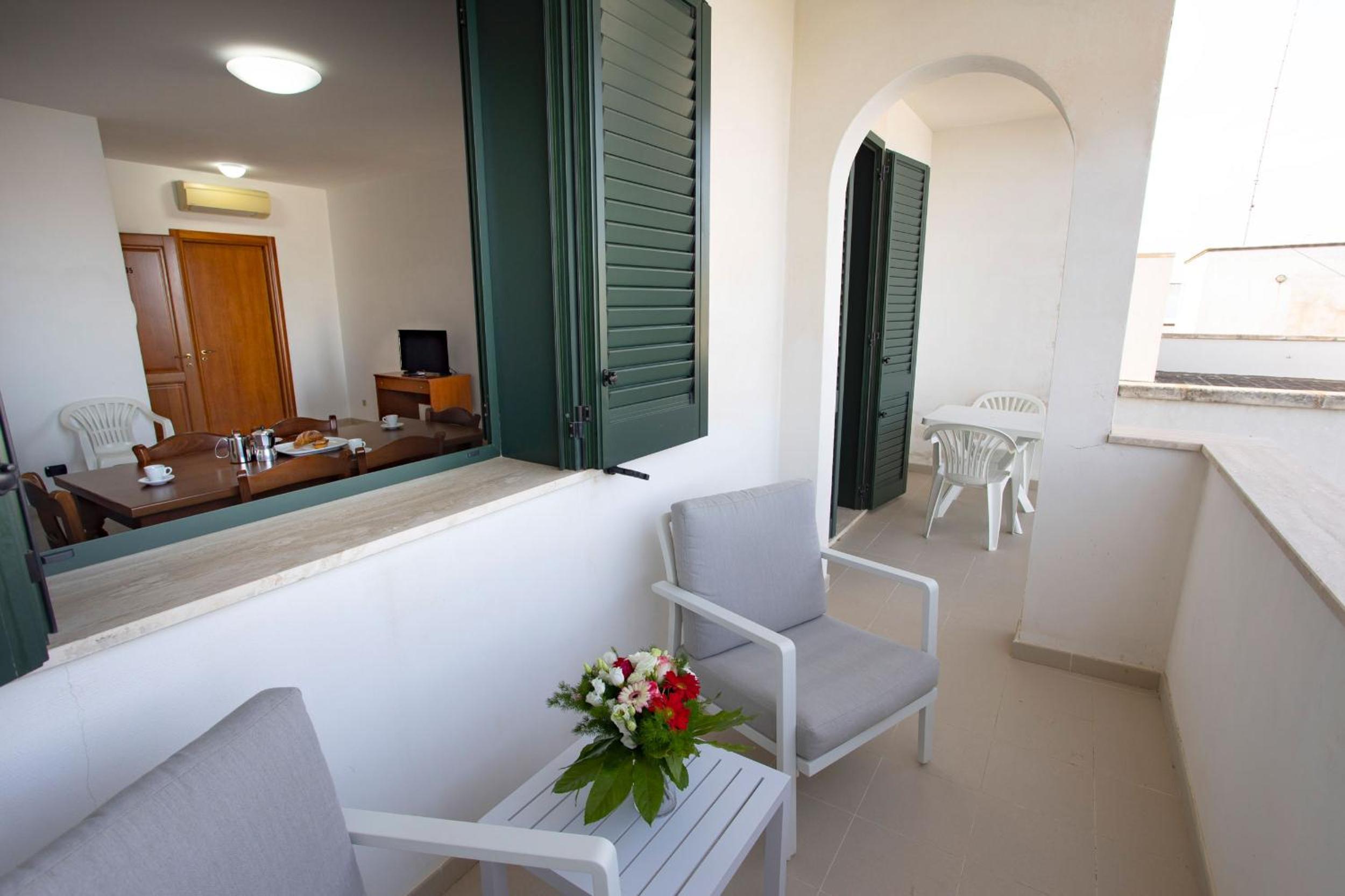 Family Room with Balcony photo 2