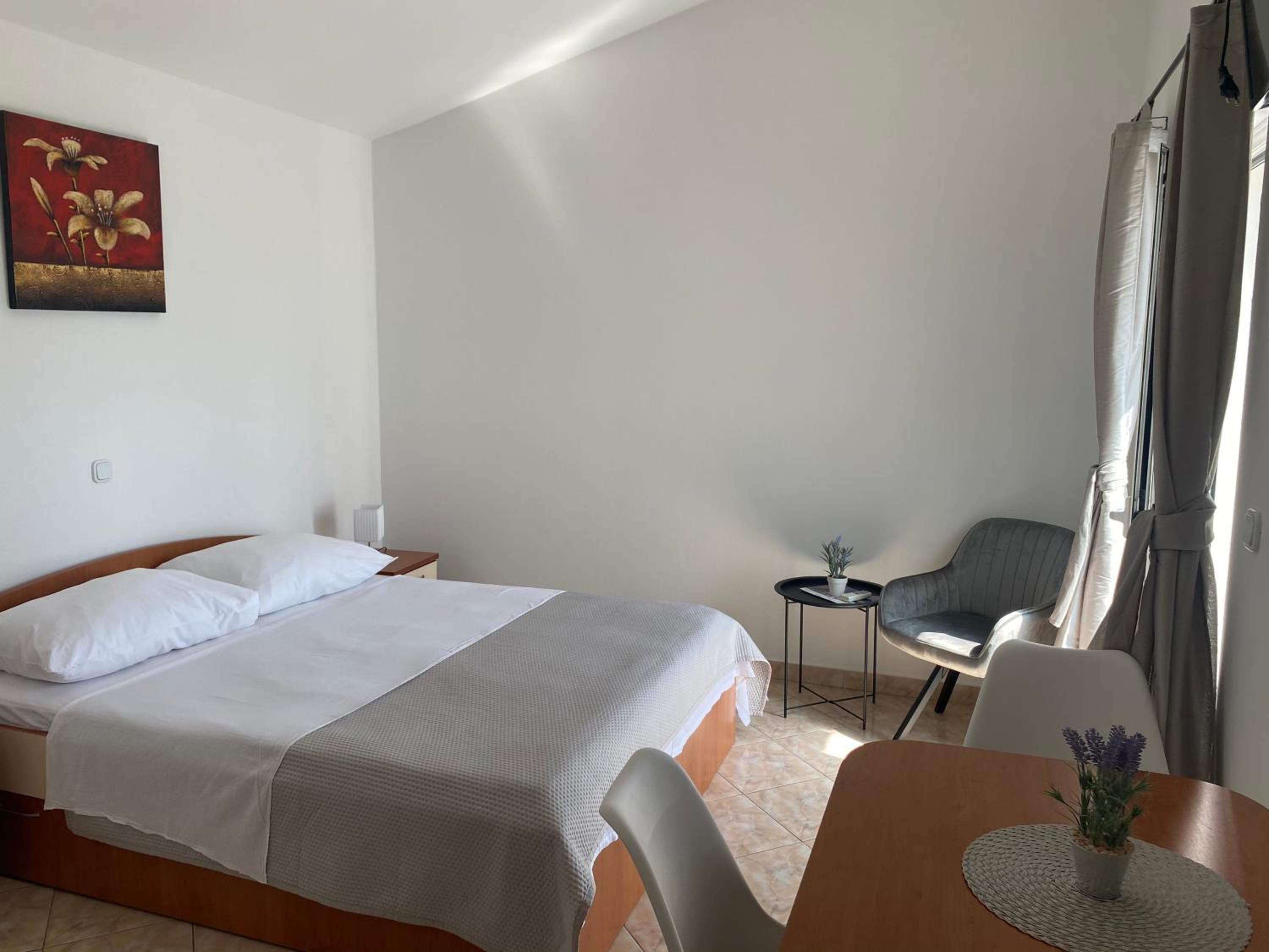 Studio Apartment photo 1
