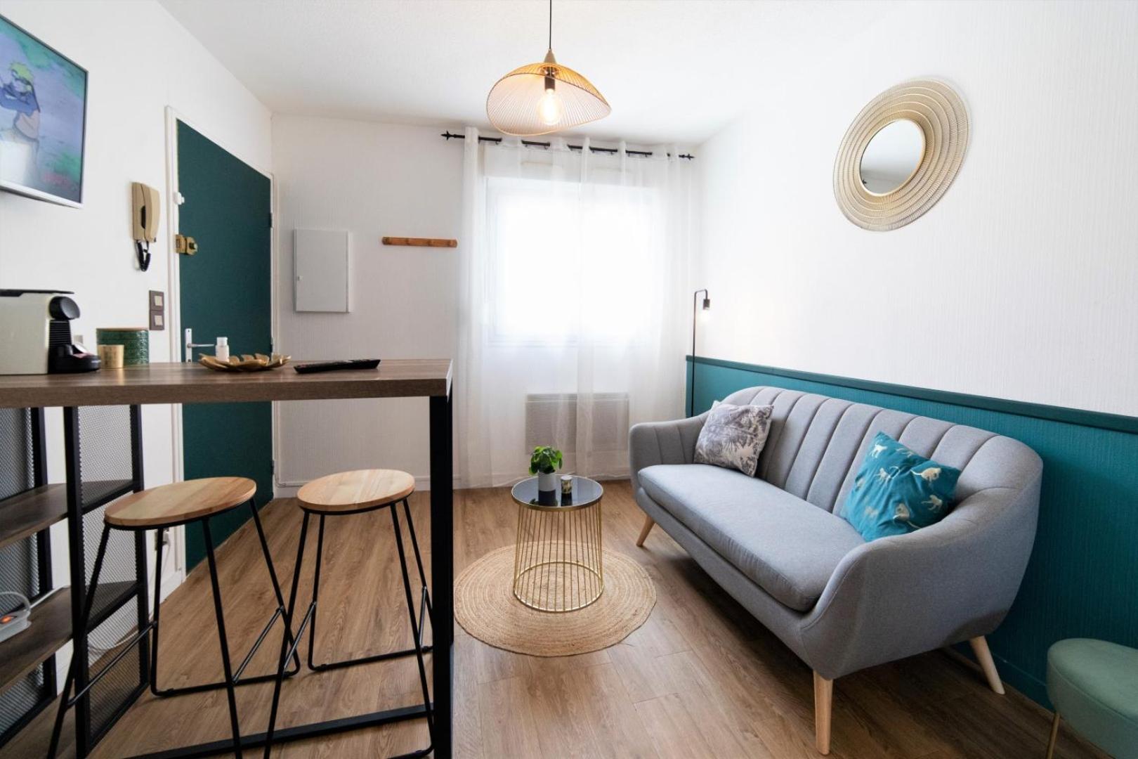 One-Bedroom Apartment - Photo 6