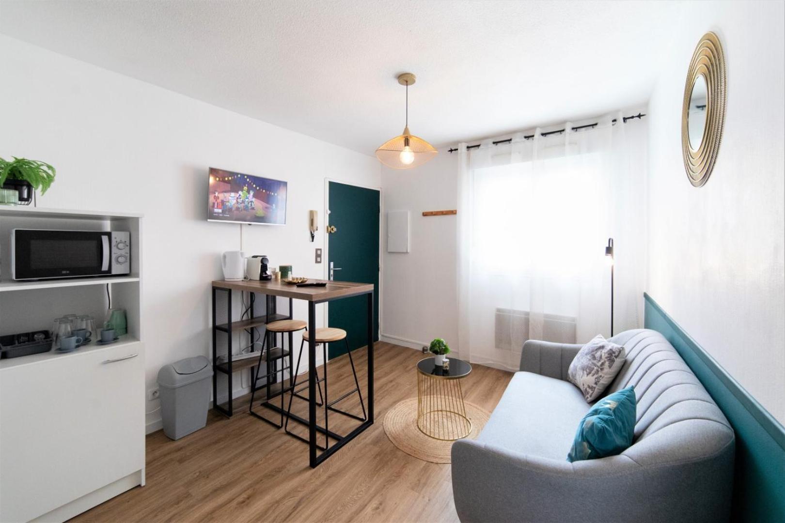 One-Bedroom Apartment - Photo 7