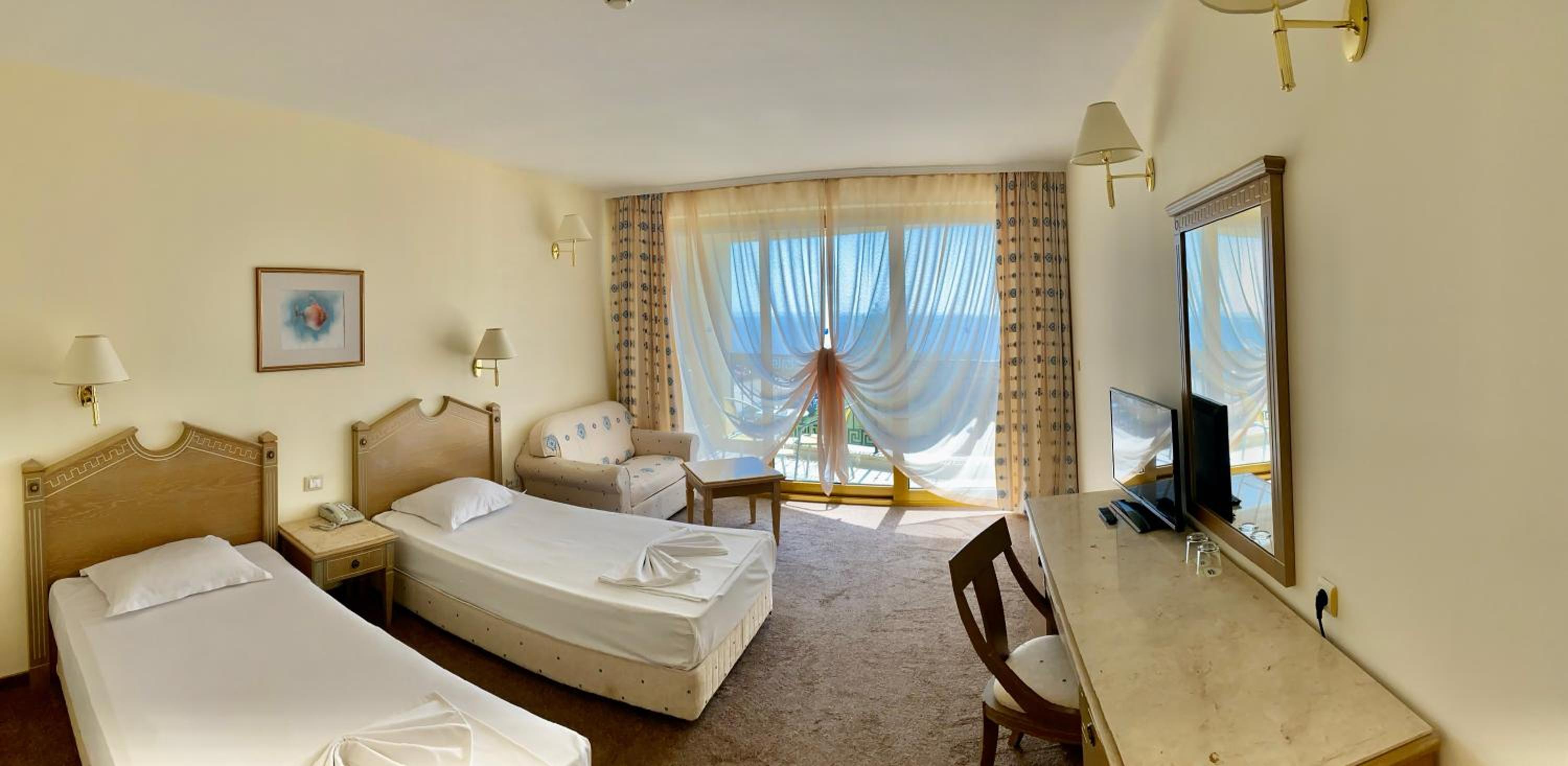 Twin Room with Pool View - Free Beach Access photo 3