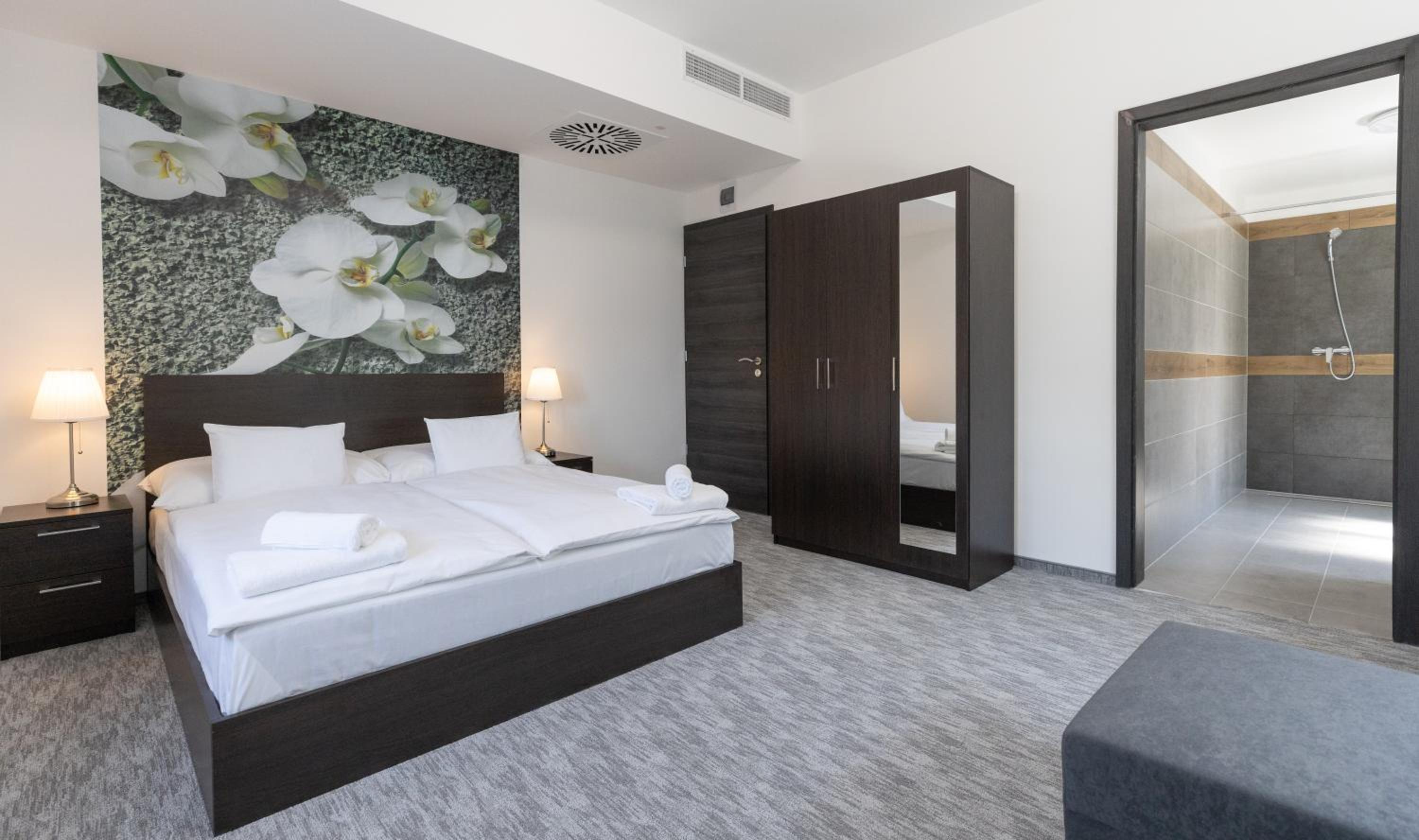 Deluxe Room - Photo 1