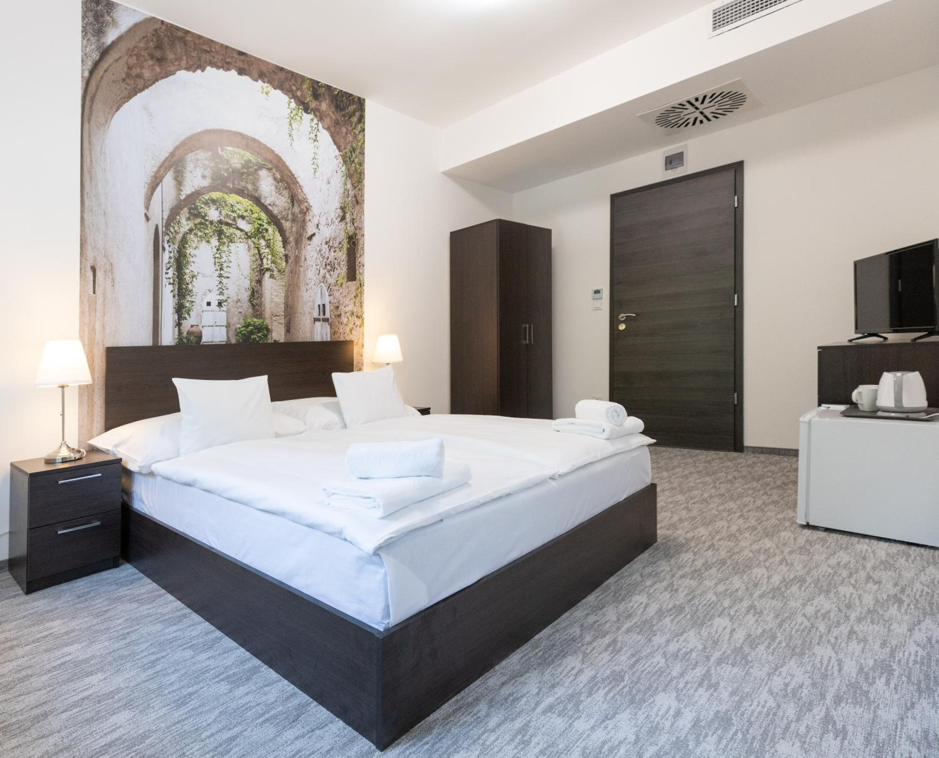 Standard Queen Room - Photo 1