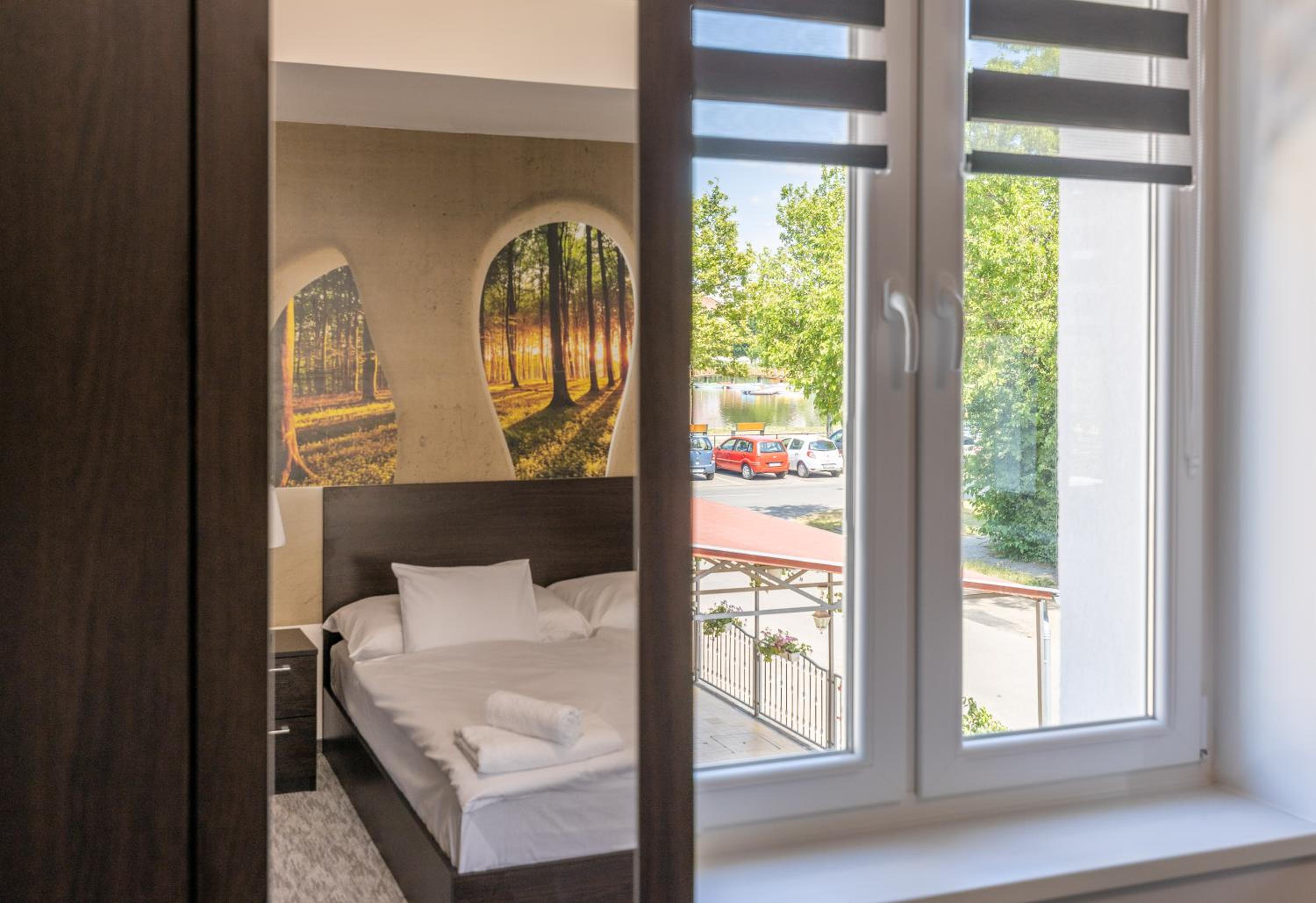 Deluxe Room - Photo 2