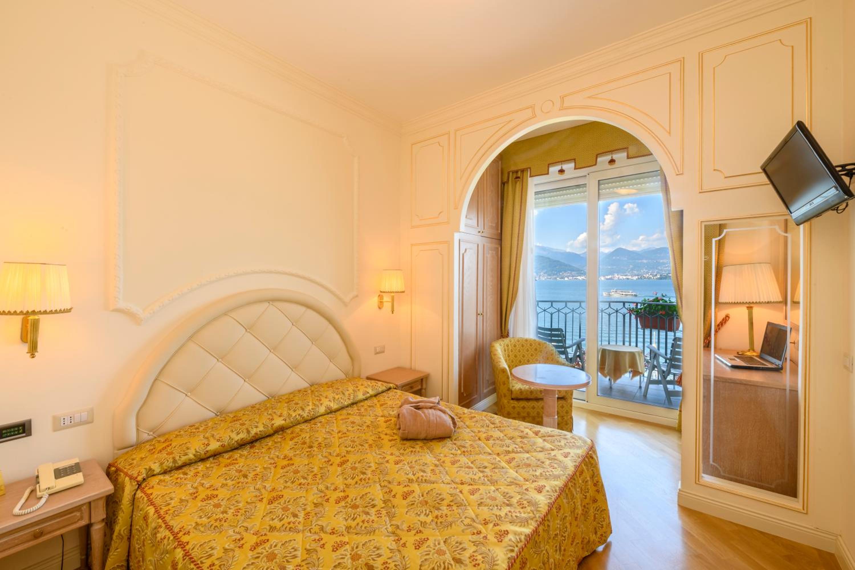 Deluxe Double Room - Photo 14