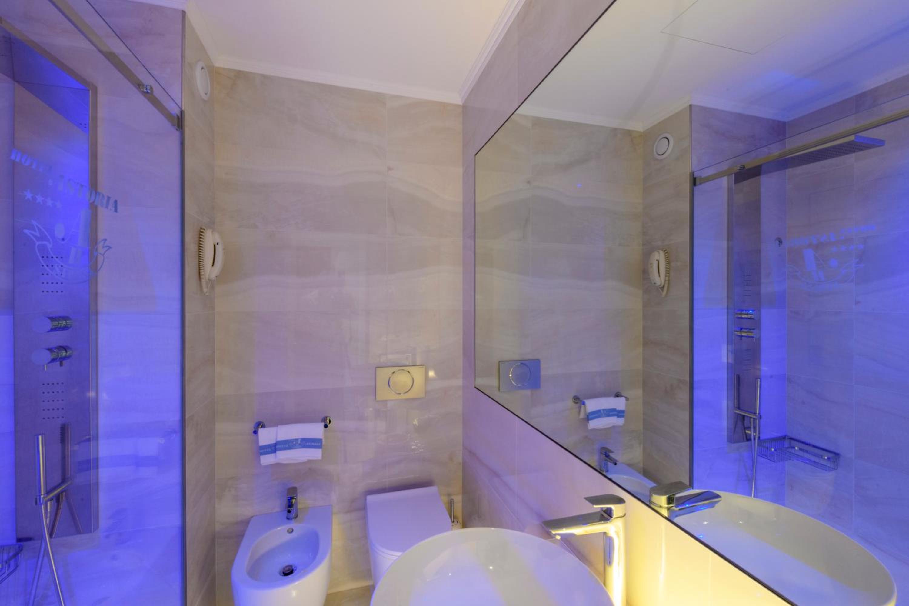 Deluxe Double Room - Photo 15