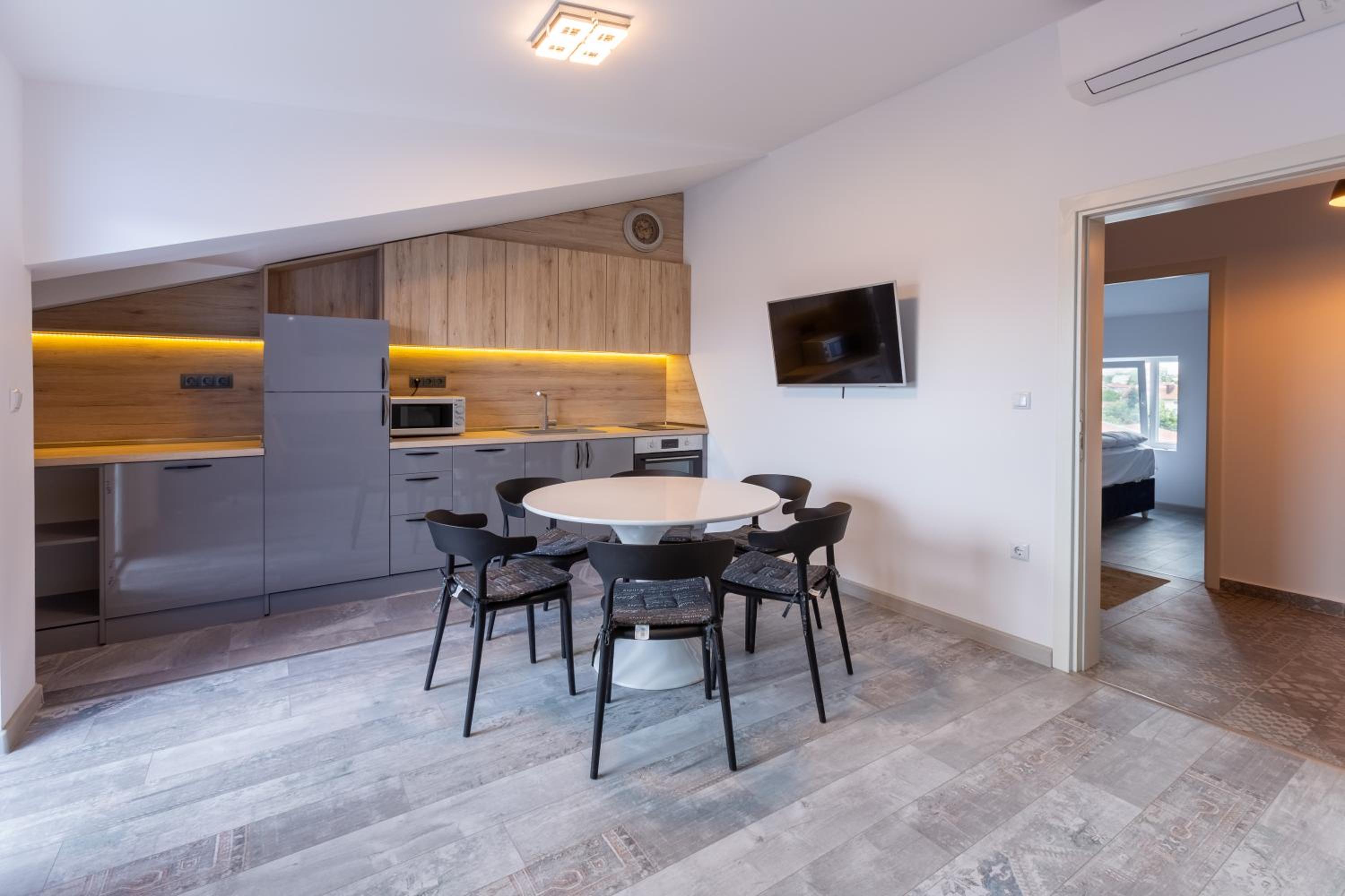Two-Bedroom Apartment with Balcony and Sea View photo 2
