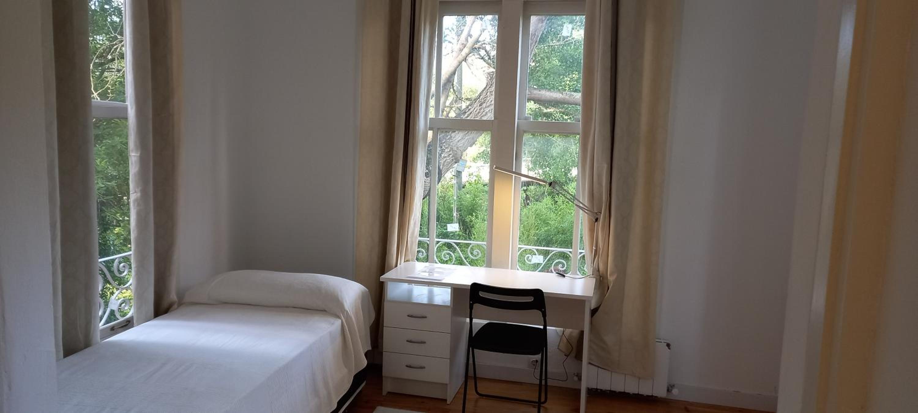 Twin Room - Photo 24