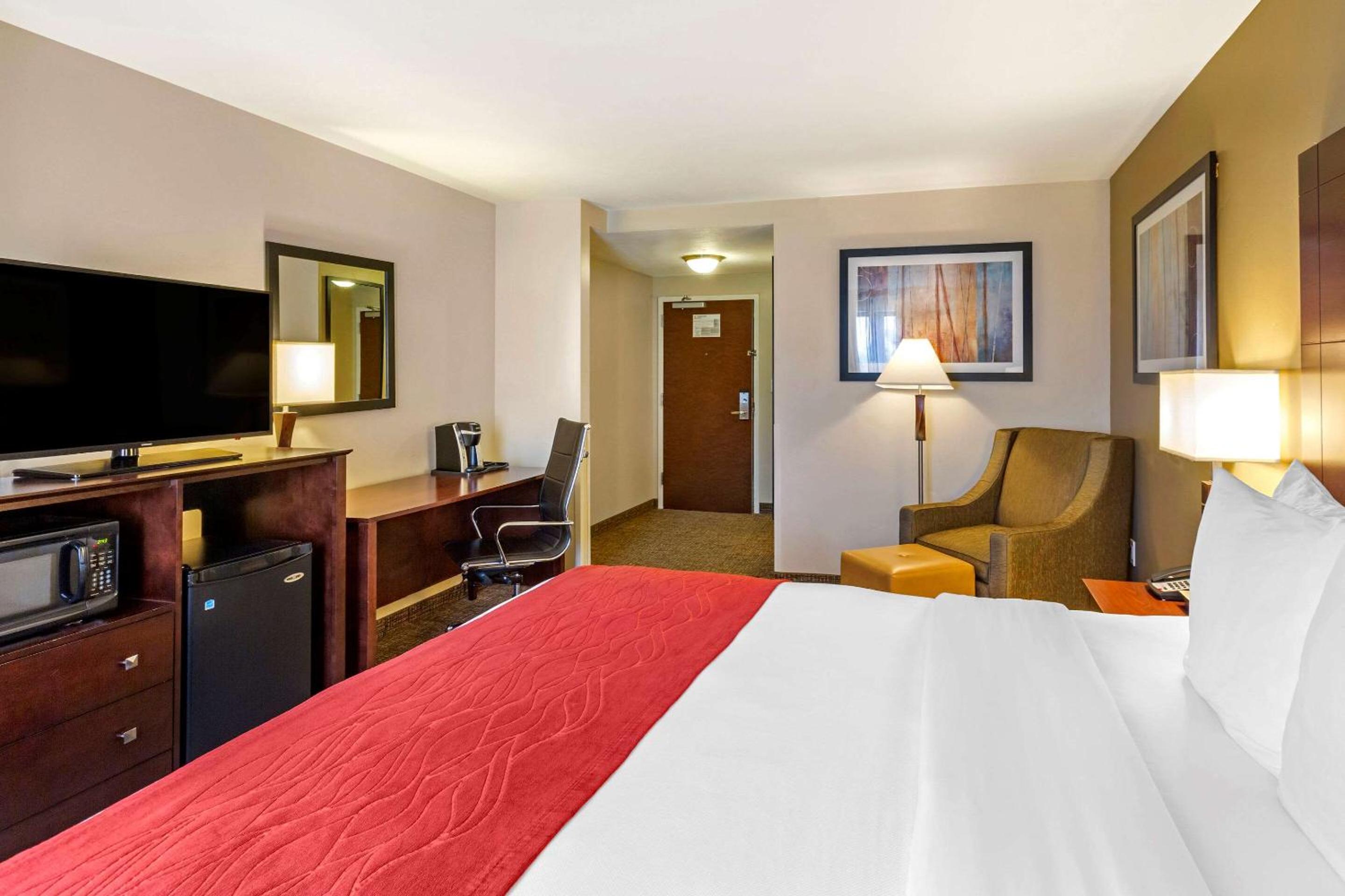 King Room - Non-Smoking - Photo 1