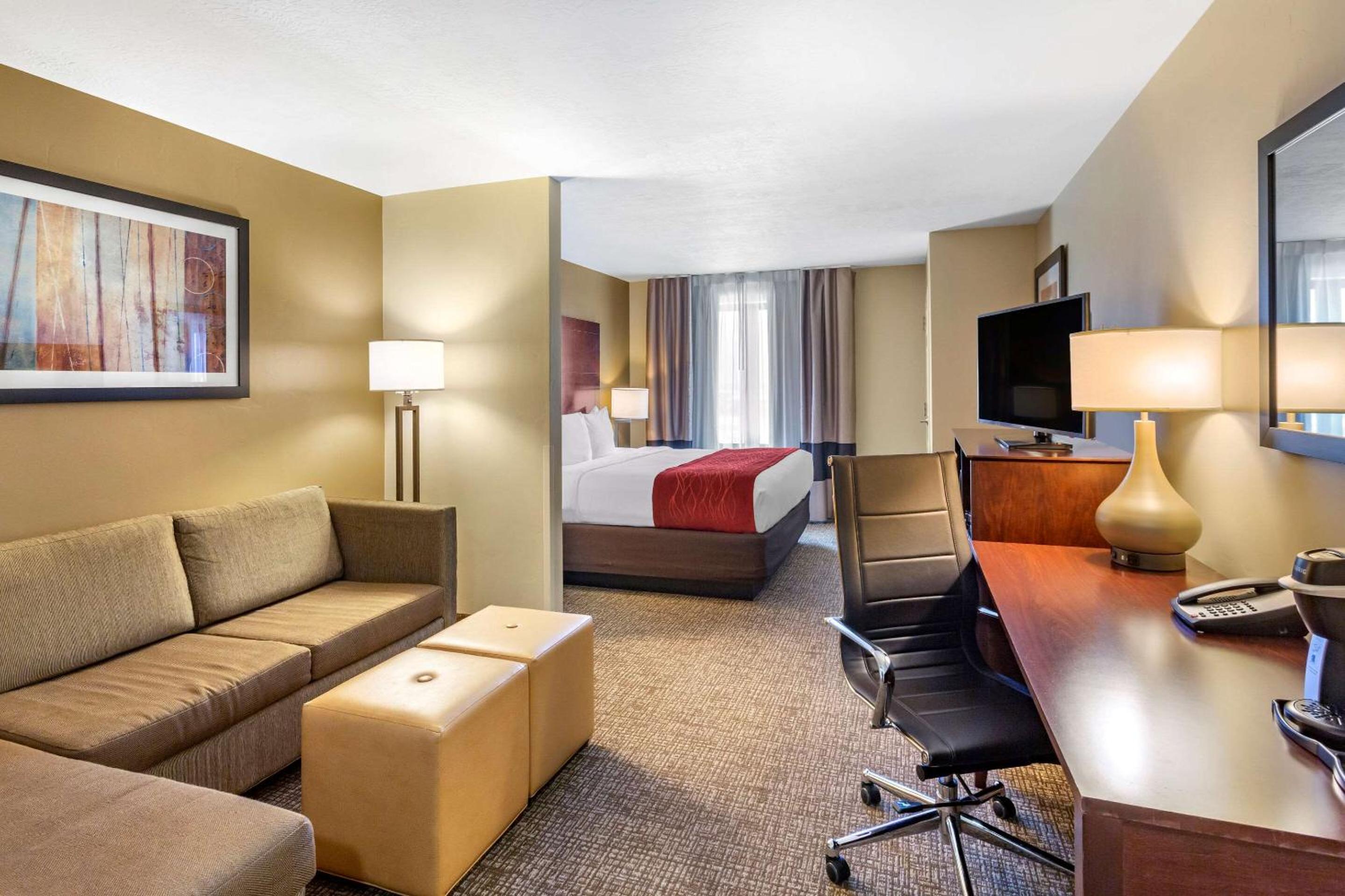 King Suite - Non-Smoking - Photo 1