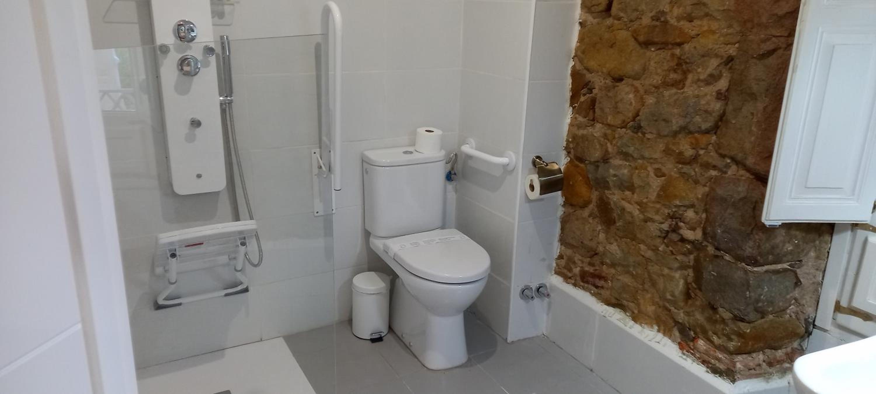 Twin Room - Photo 10