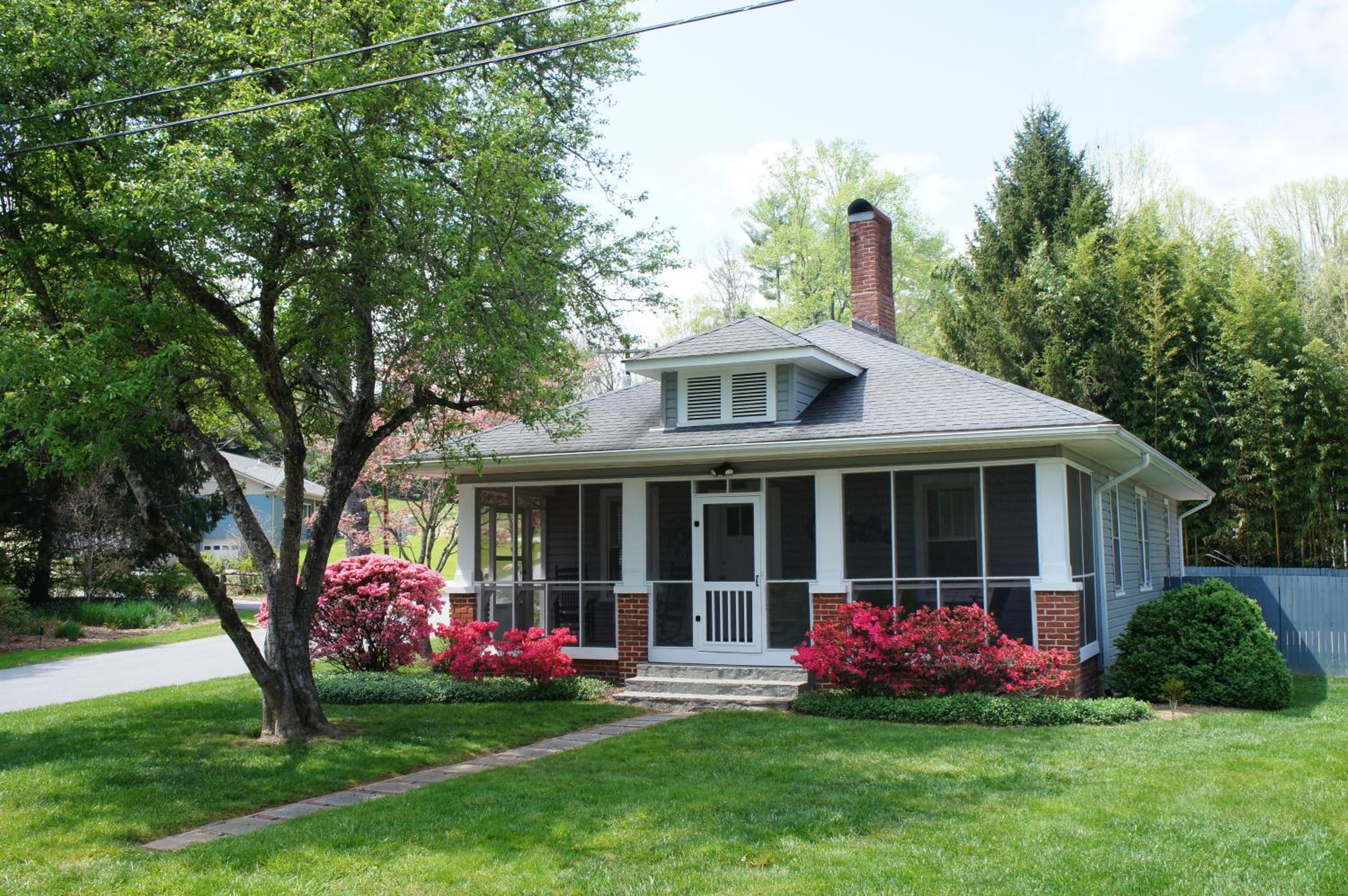 Three-Bedroom House photo 2
