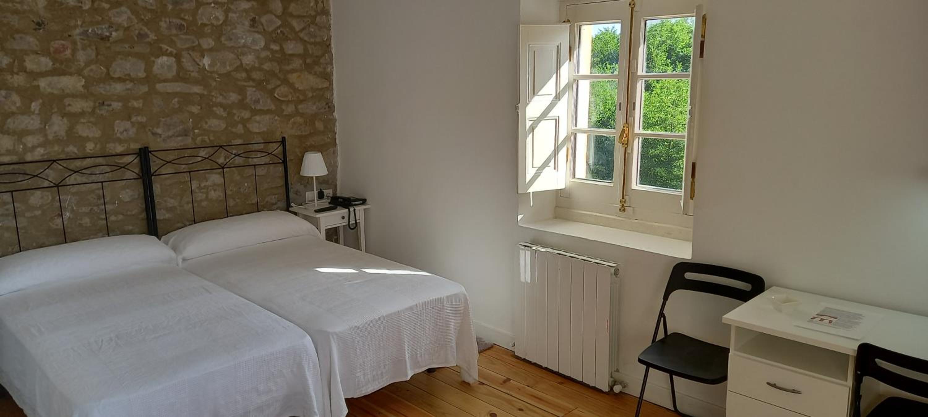 Twin Room - Photo 1