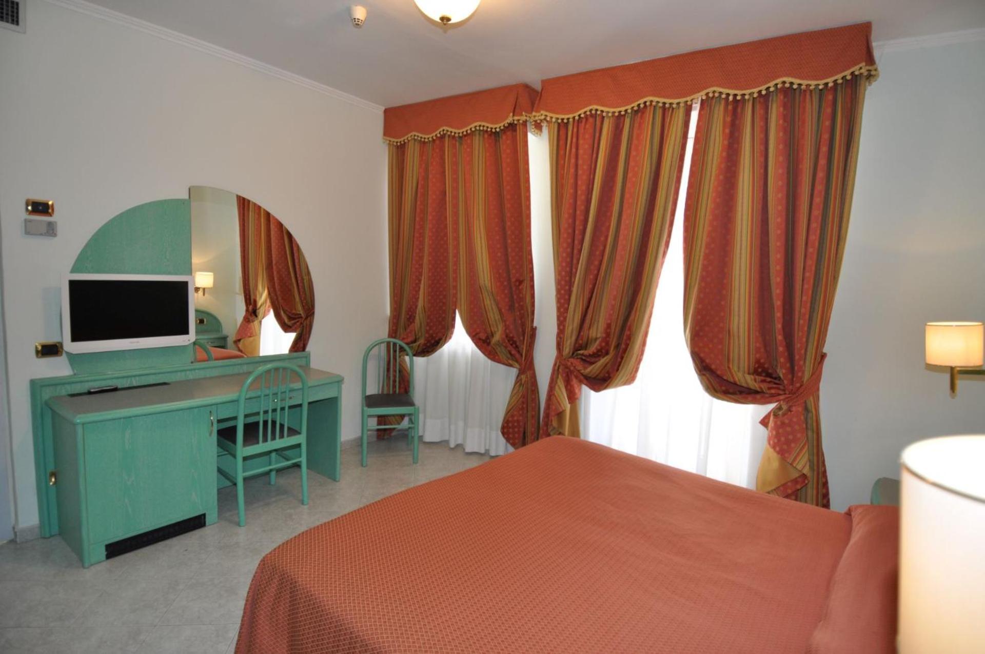 Deluxe Double or Twin Room with Balcony - Photo 4