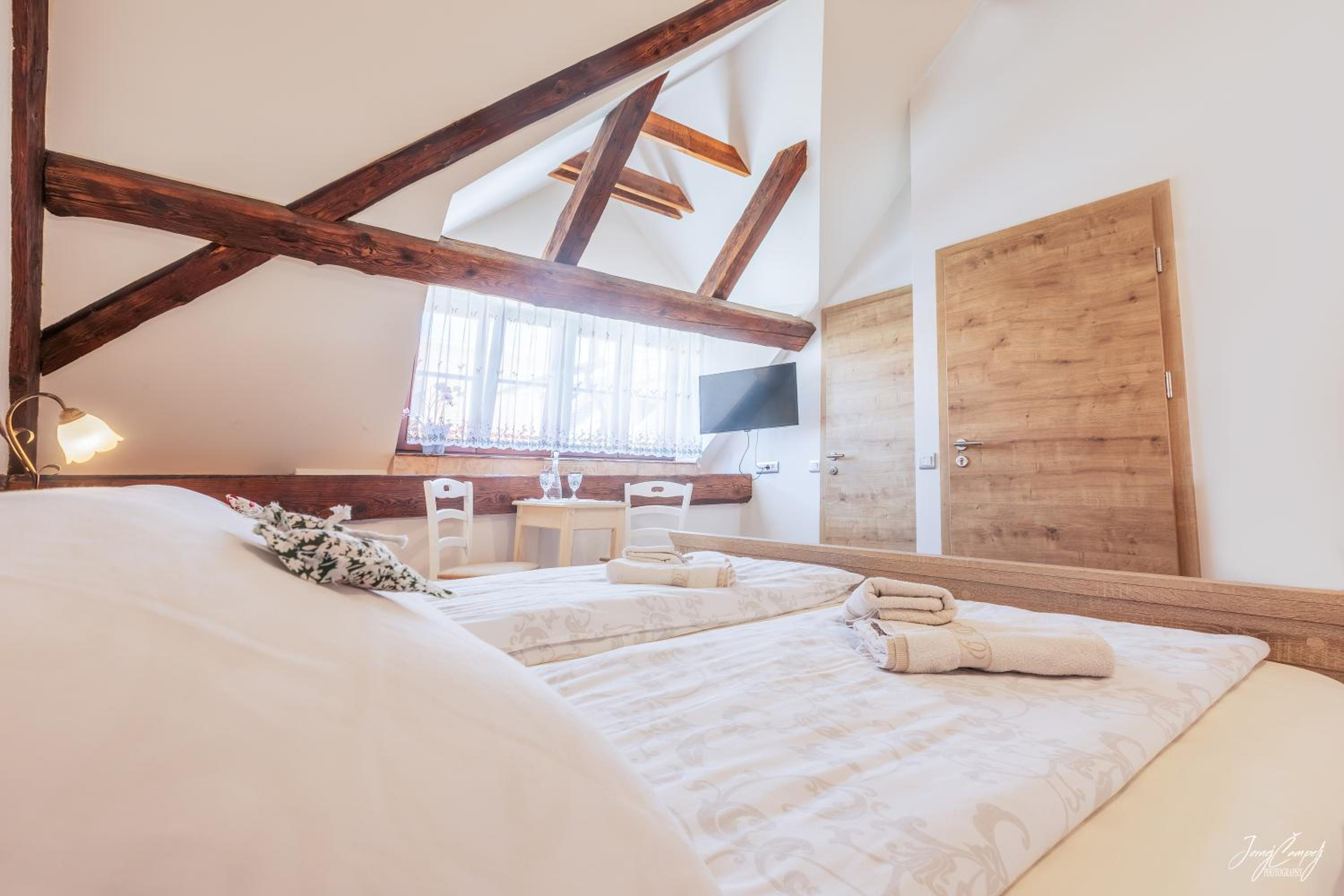 Double Room - Photo 11