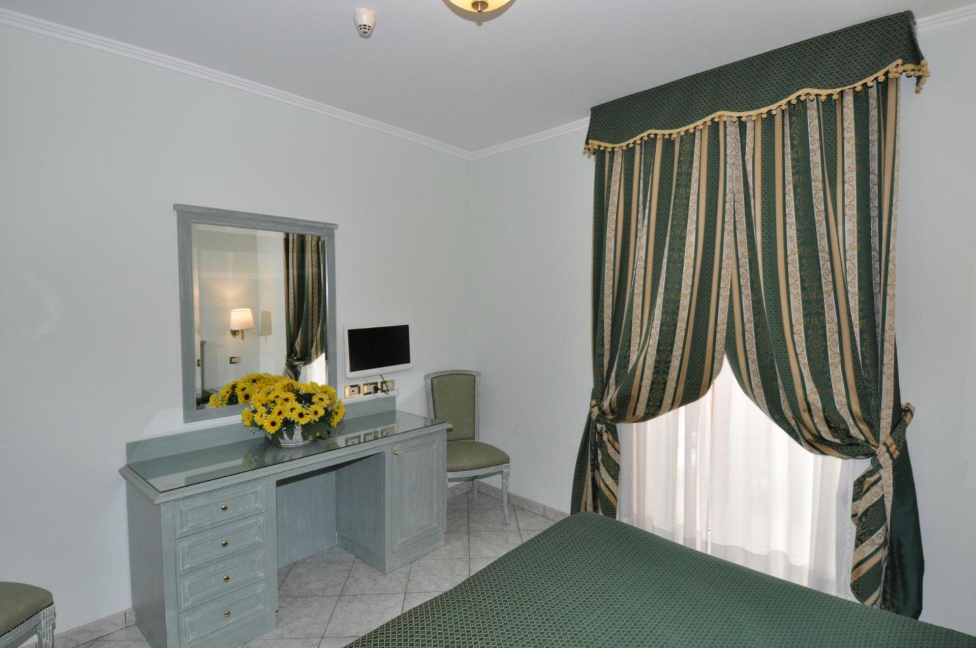 Double or Twin Room - Photo 2