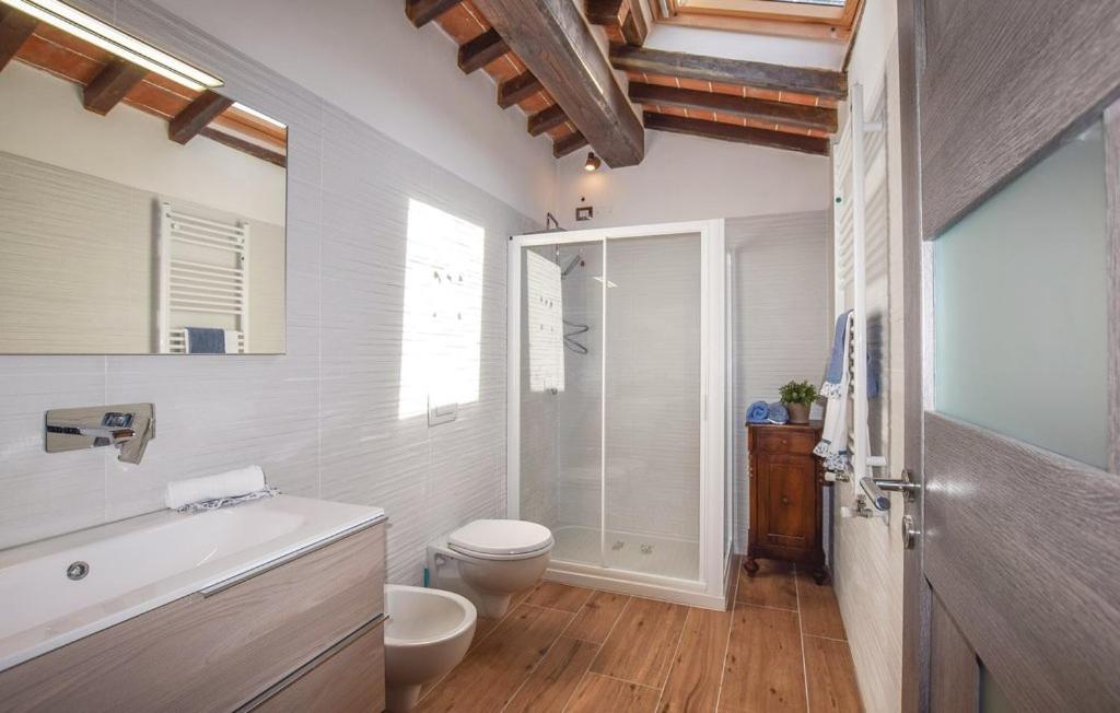 Three-Bedroom House - Photo 8