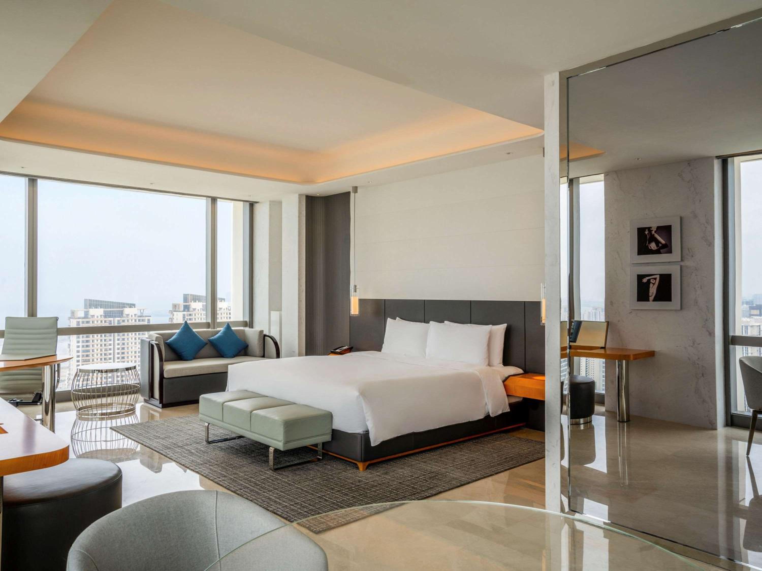 Luxury Magnifique Room, 1 King Bed, Ocean View - Photo 1
