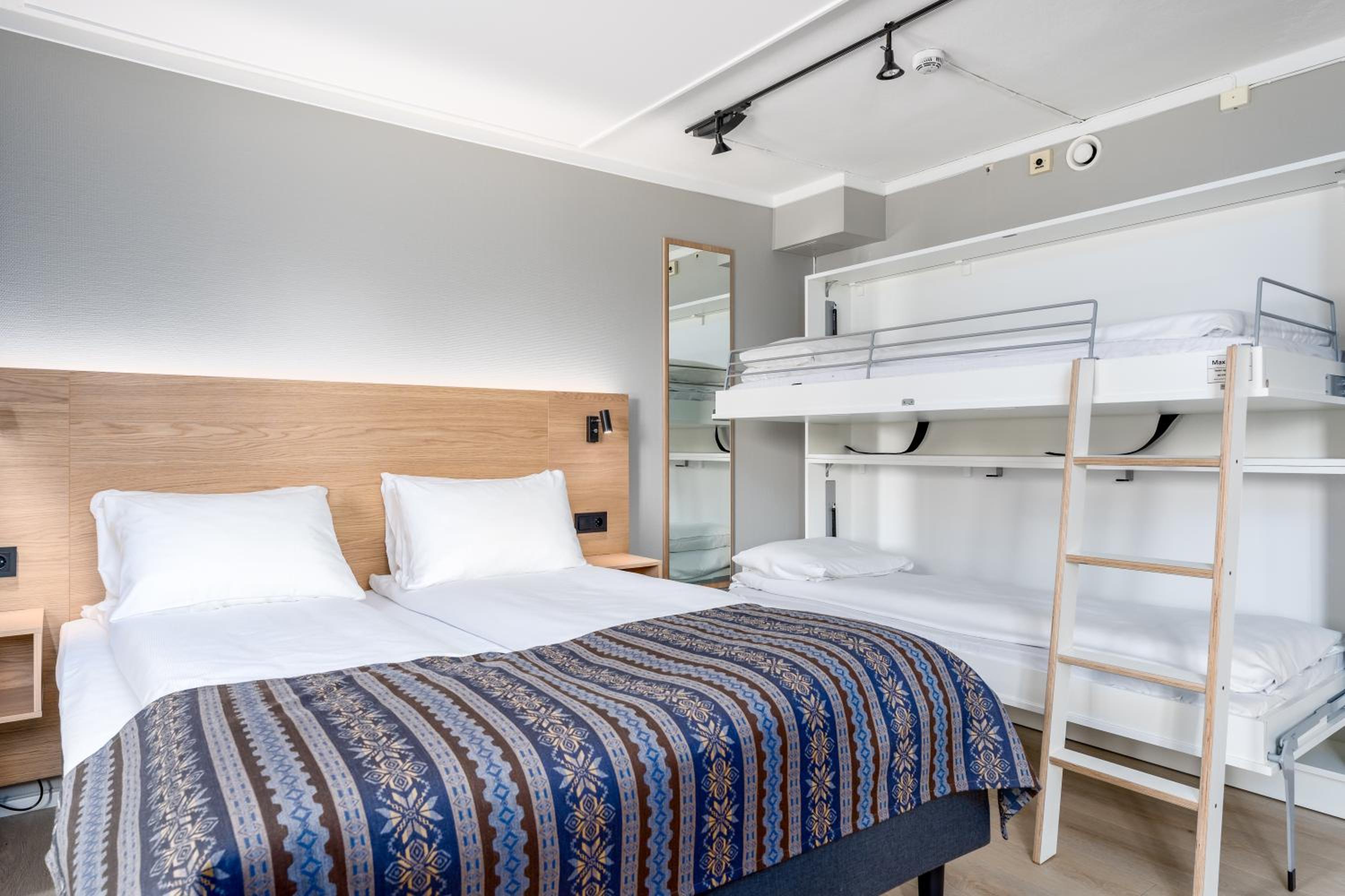 Deluxe Double Room - Photo 12