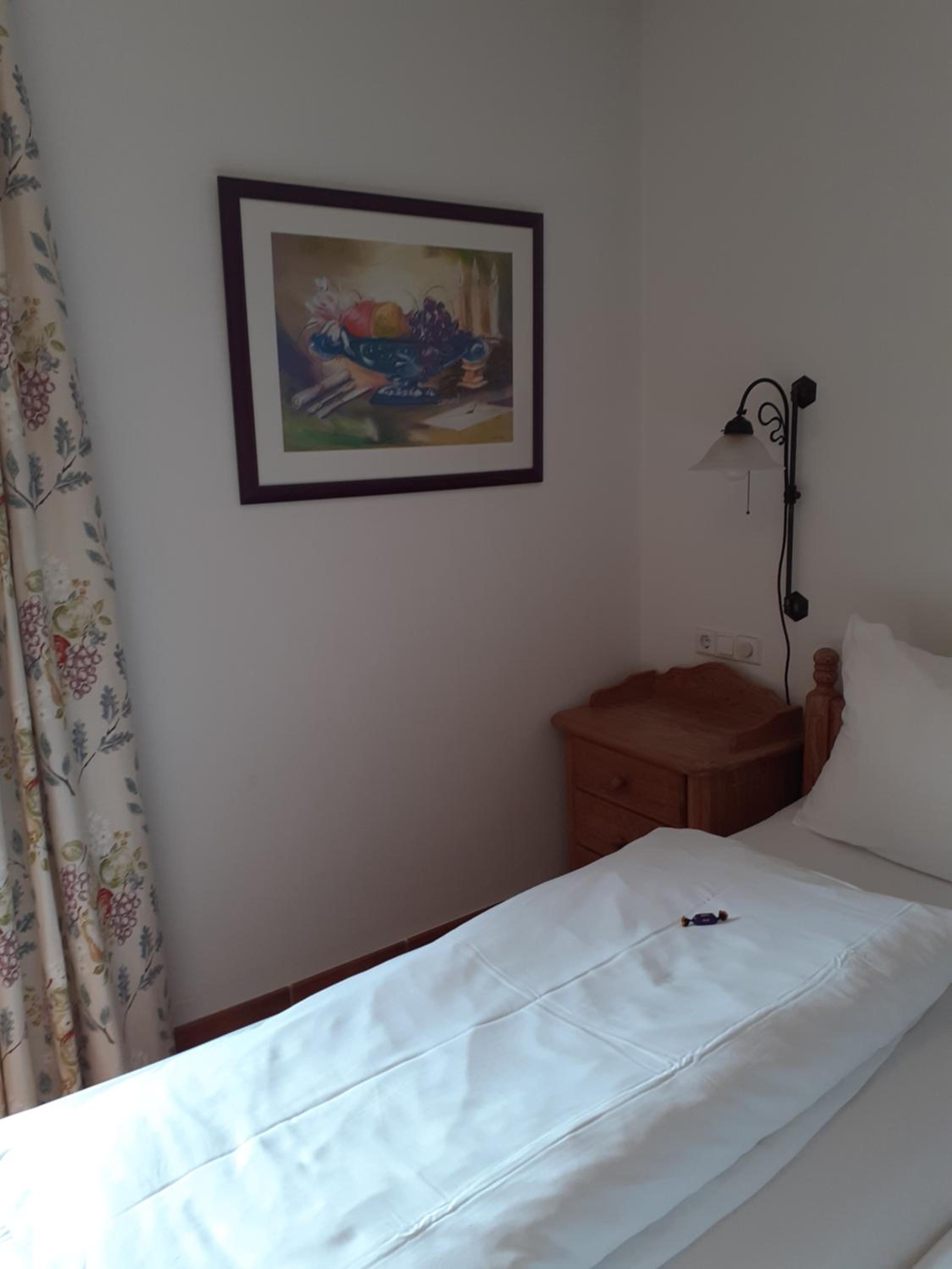 Double Room with Balcony - Photo 4