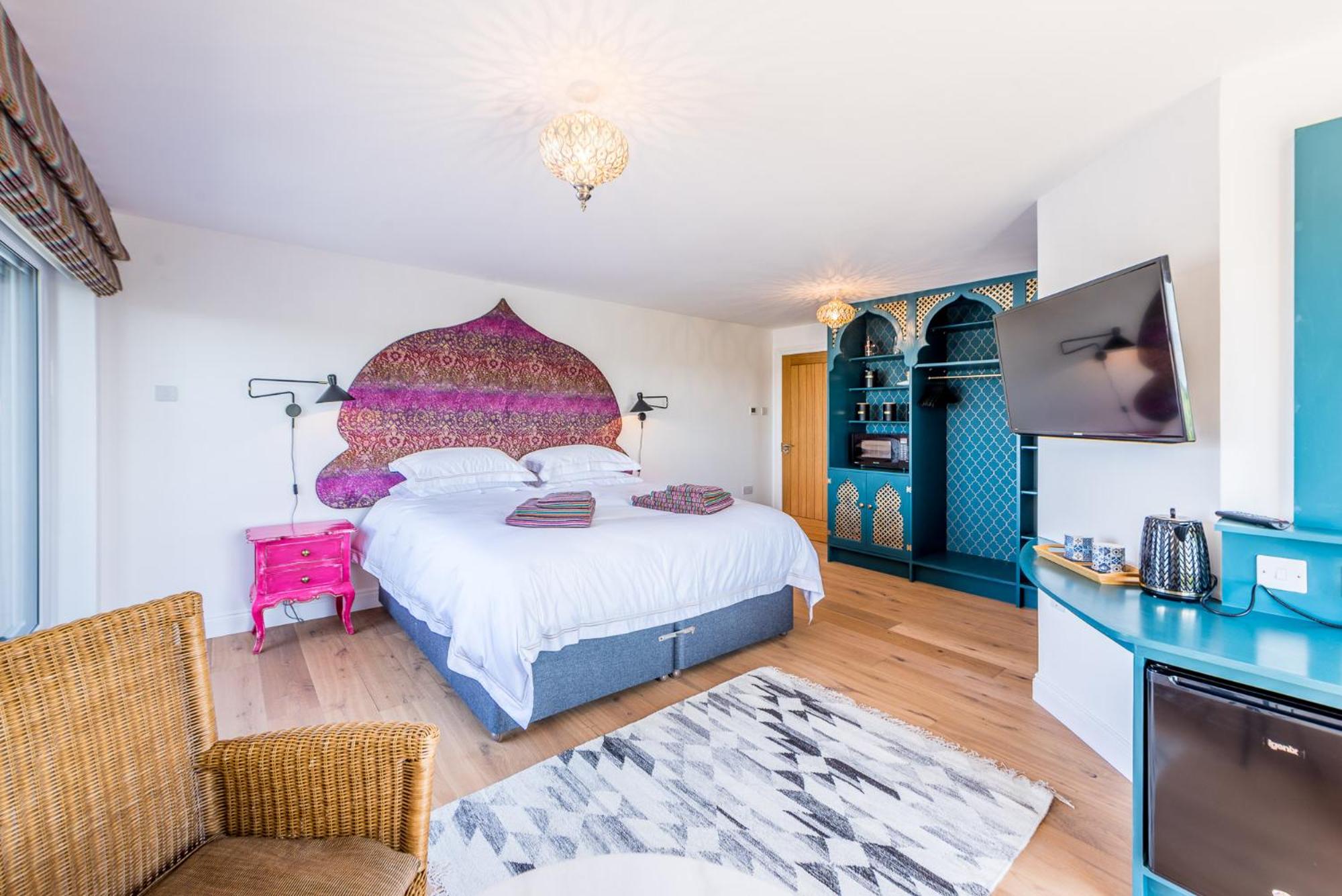 Deluxe Double or Twin Room with Balcony - Photo 12