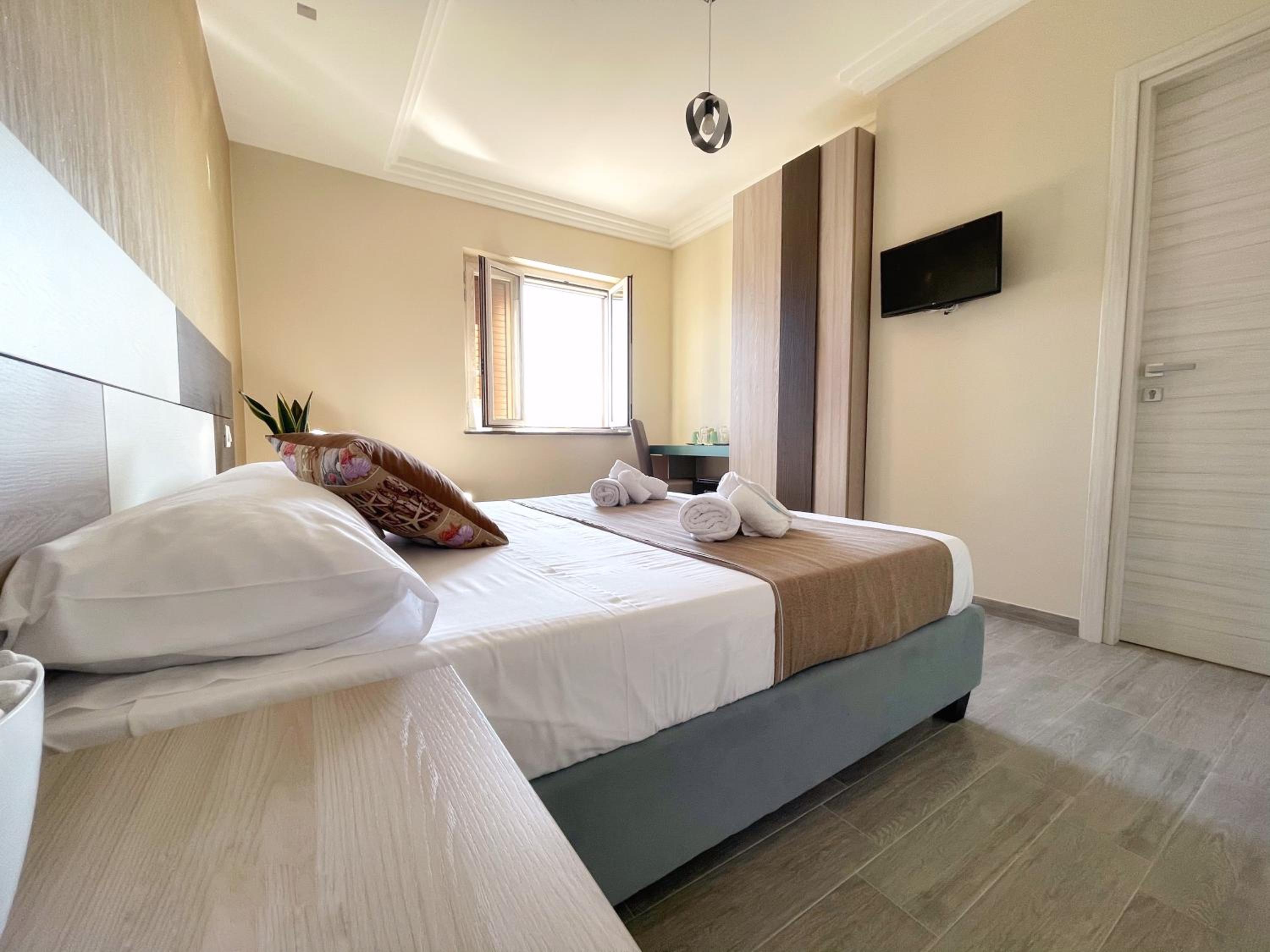 Triple Room with Private Bathroom - Photo 5