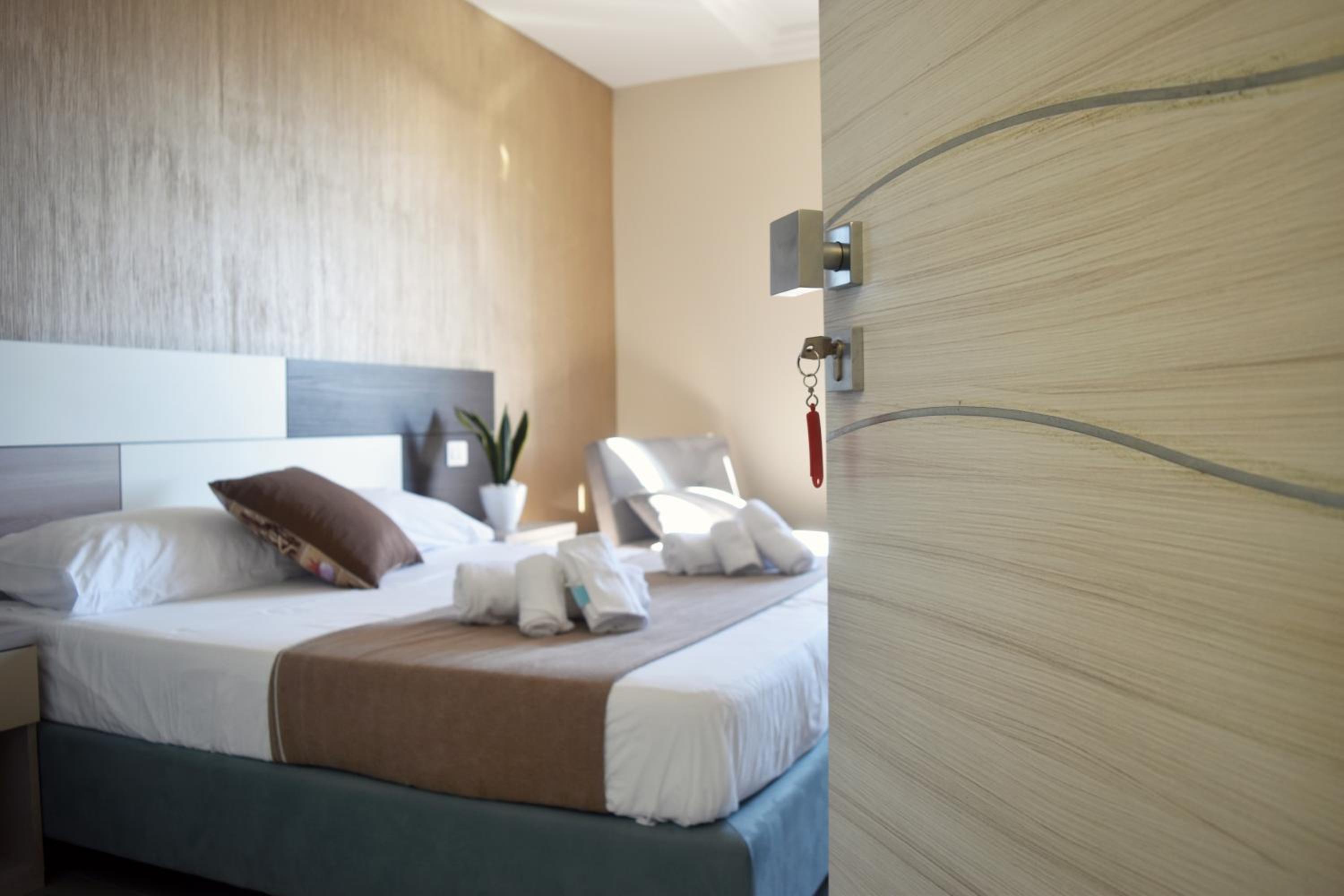 Triple Room with Private Bathroom - Photo 1